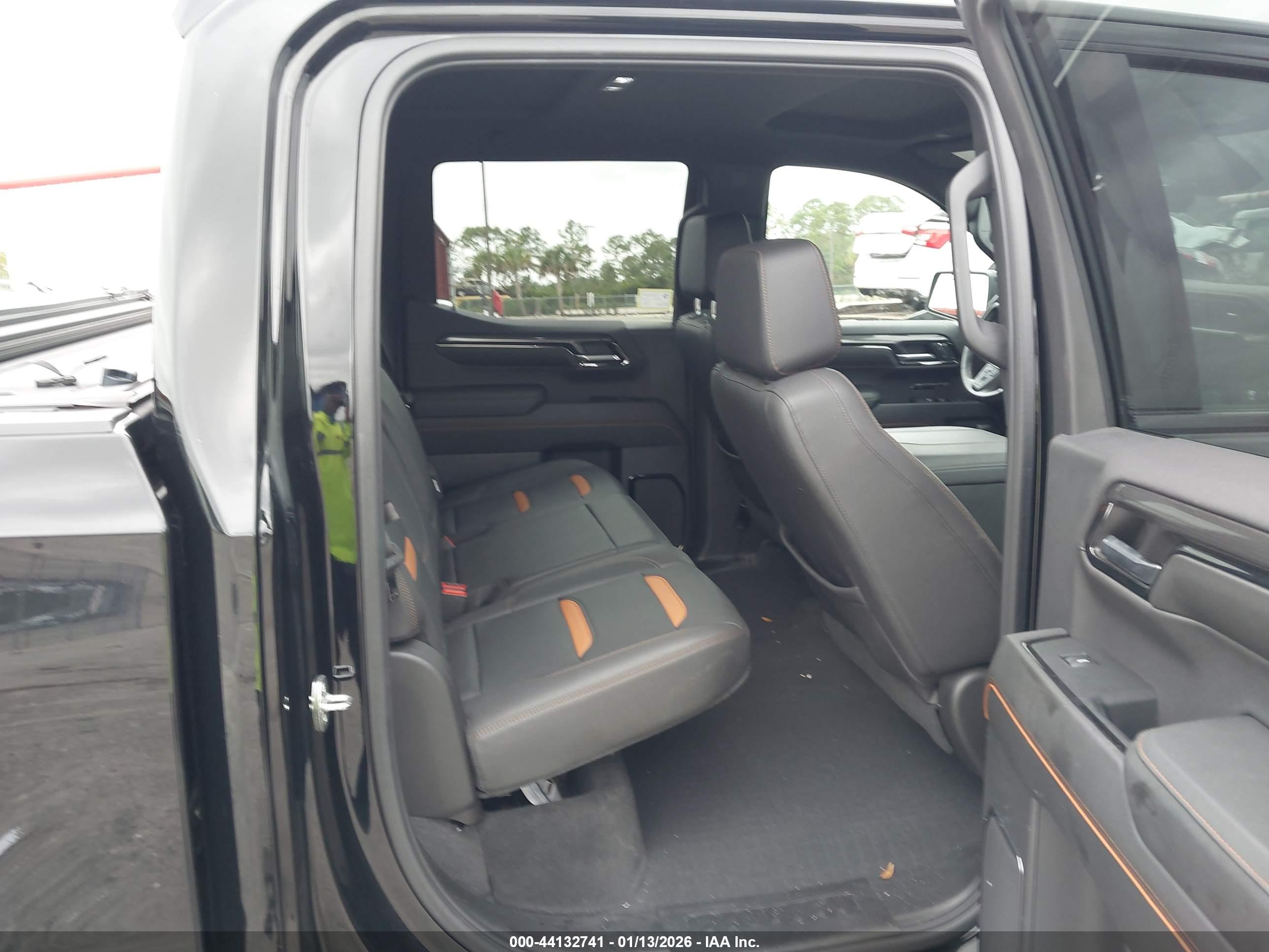 GMC SIERRA image 8