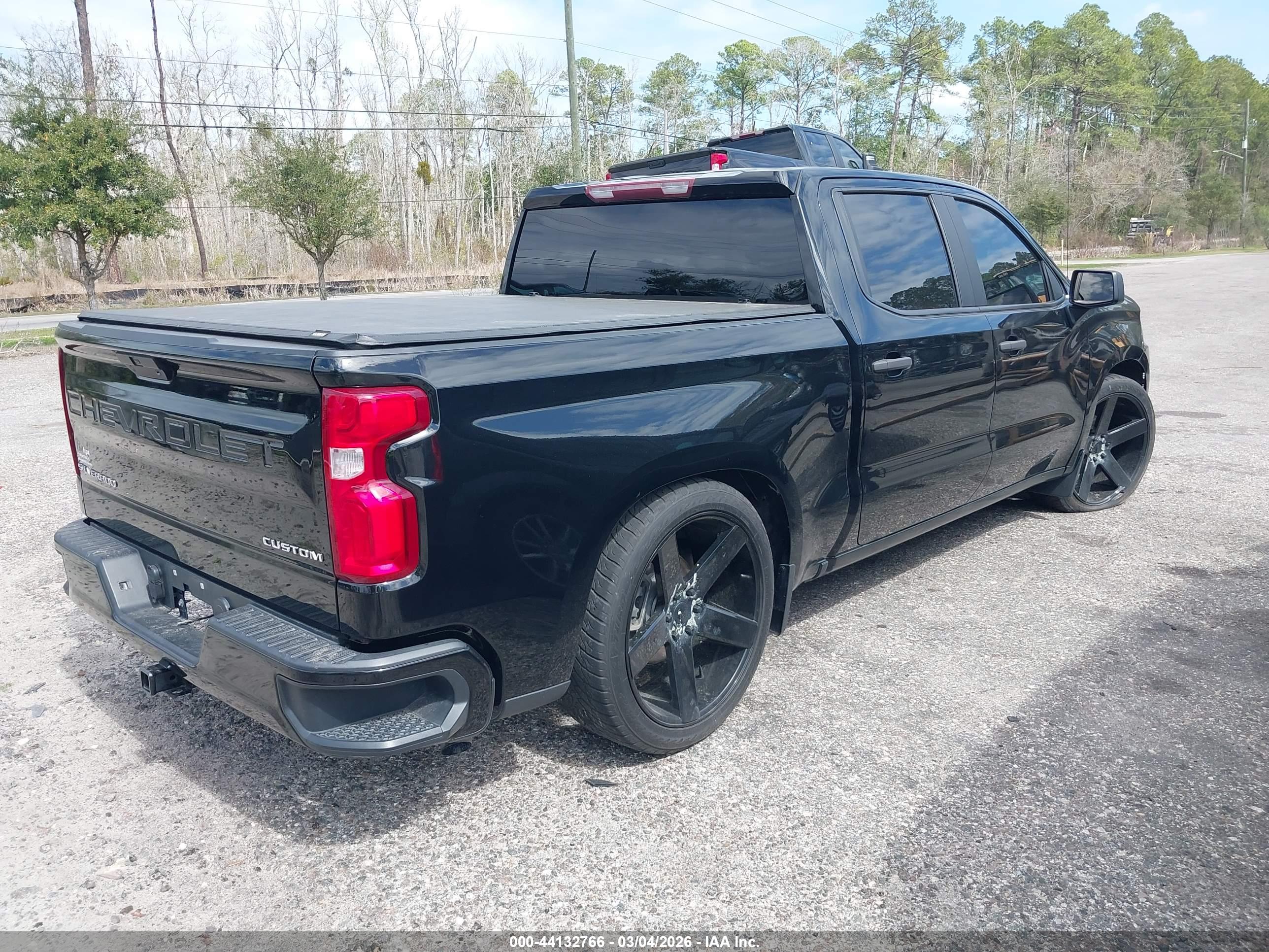CHEVROLET SILVERADO image 4