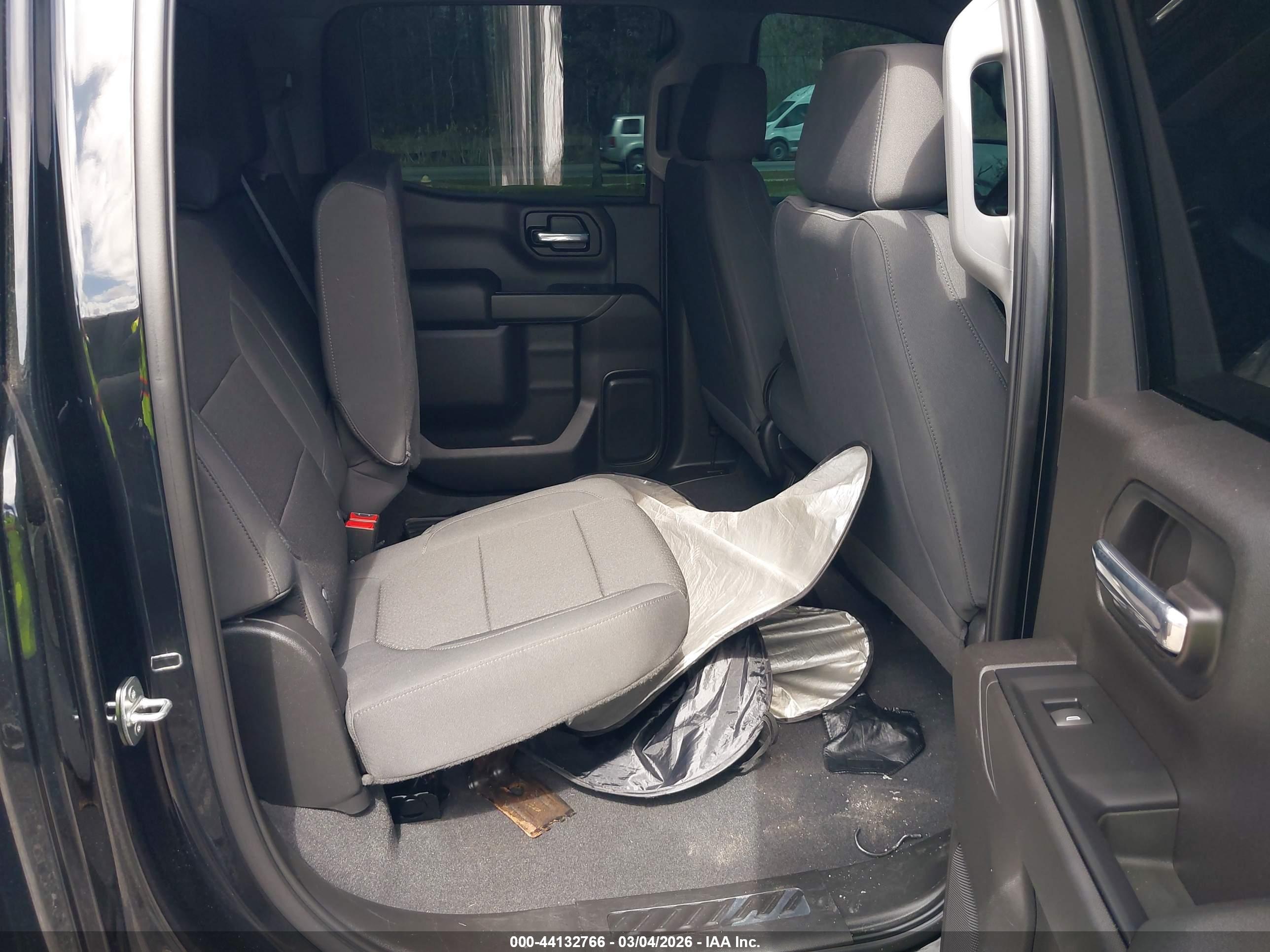 CHEVROLET SILVERADO image 8