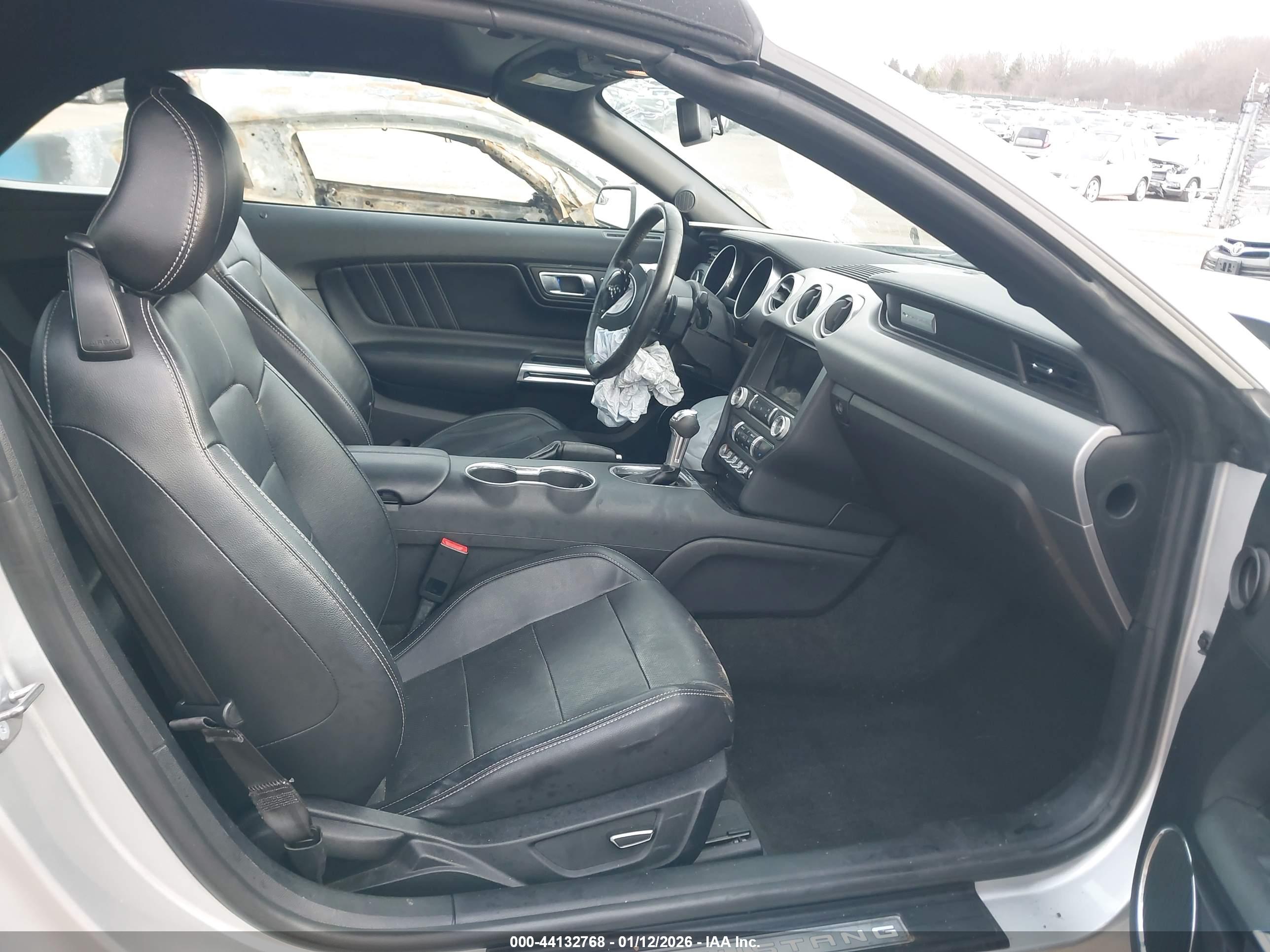 FORD MUSTANG image 5