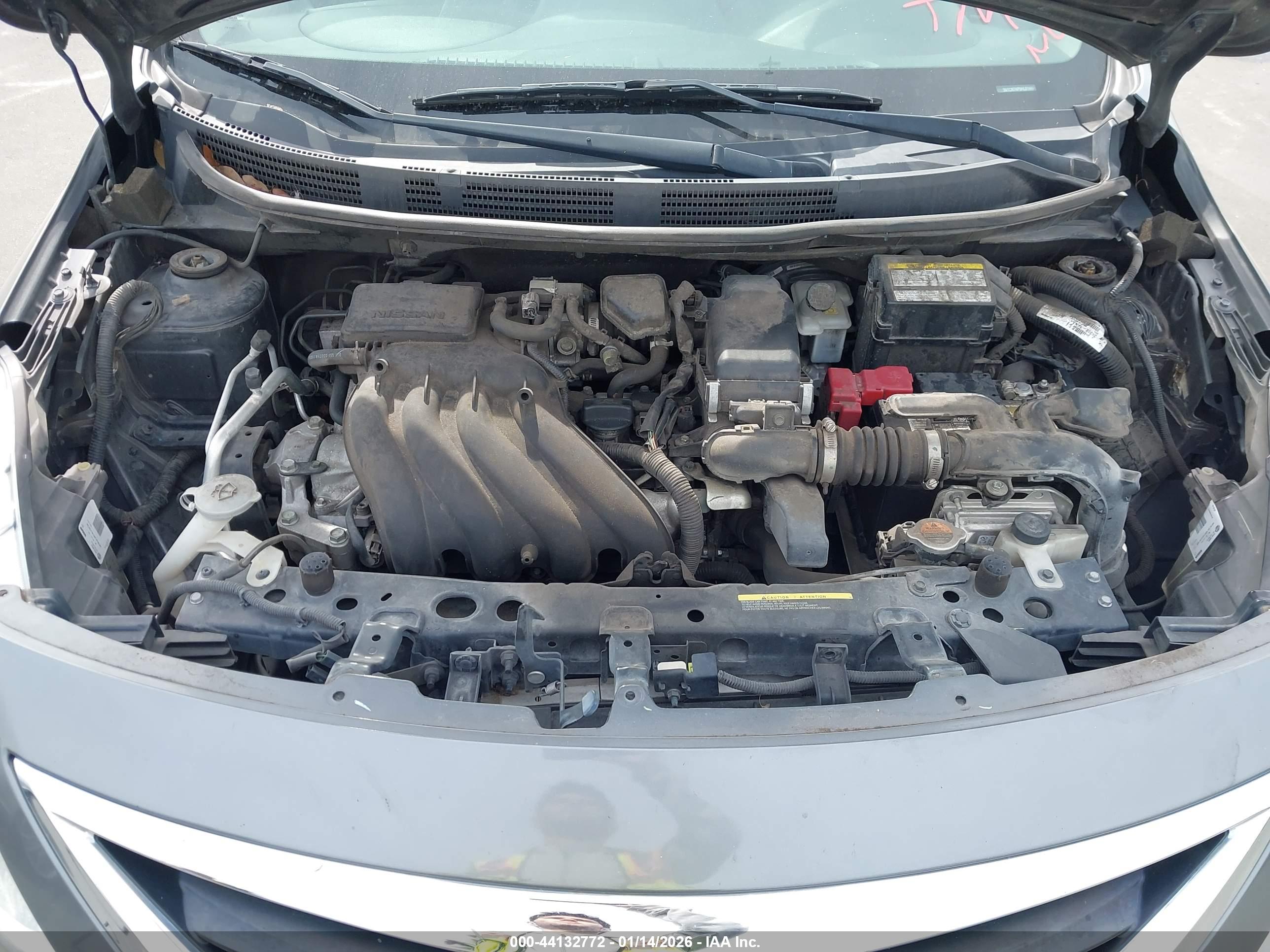 NISSAN VERSA image 10