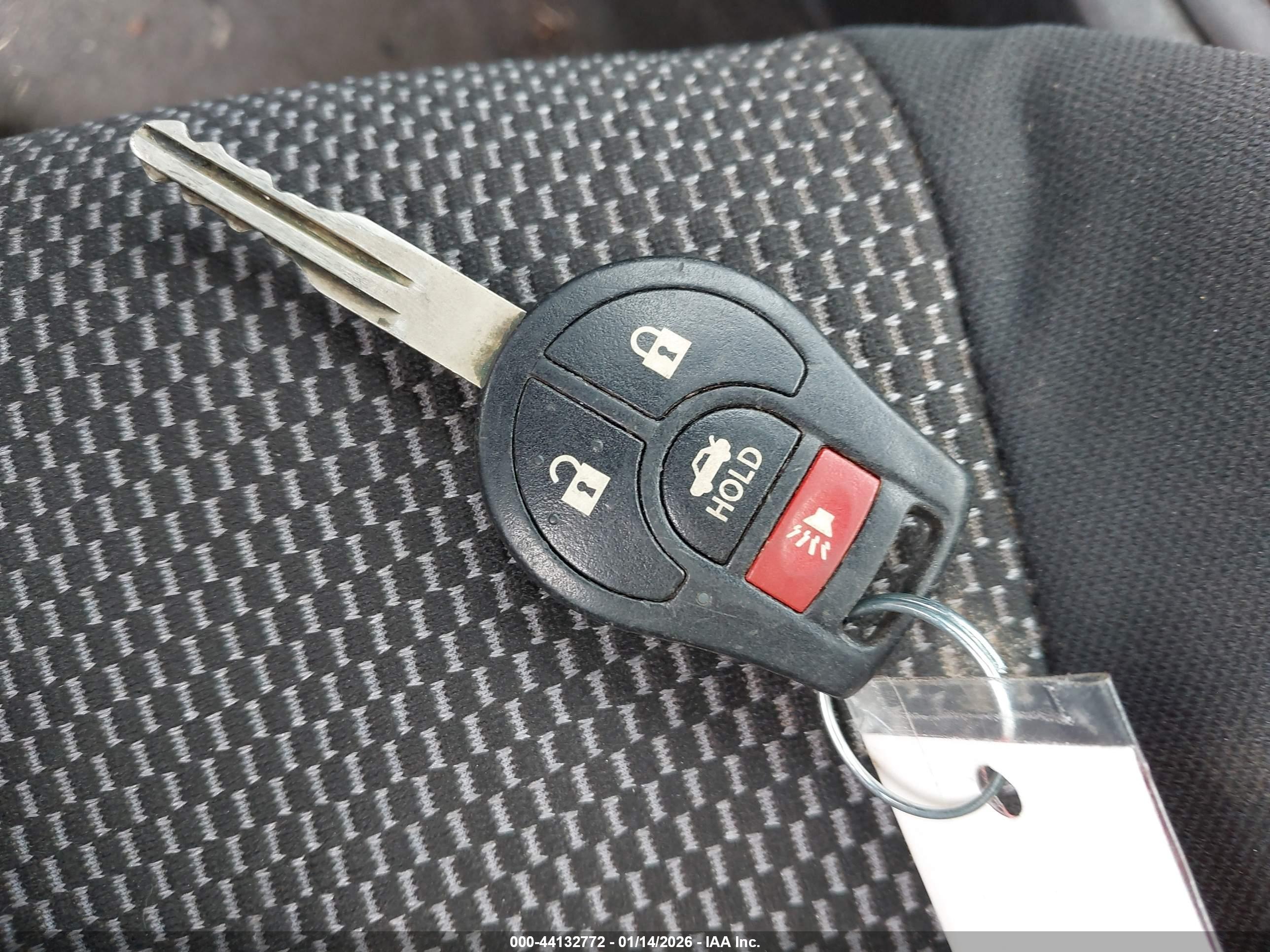 NISSAN VERSA image 11