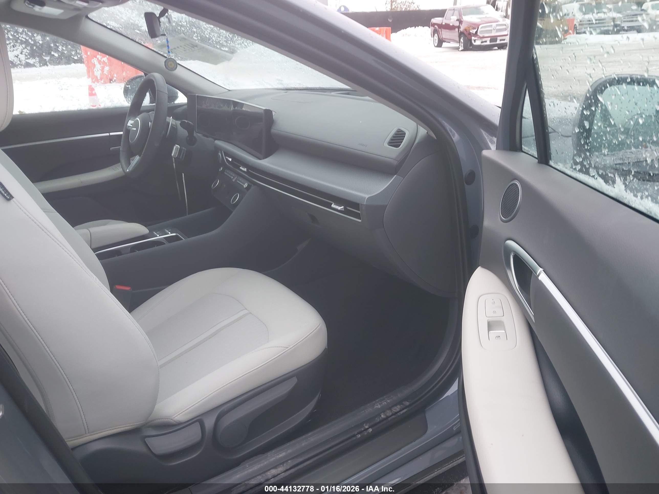 HYUNDAI SONATA image 5