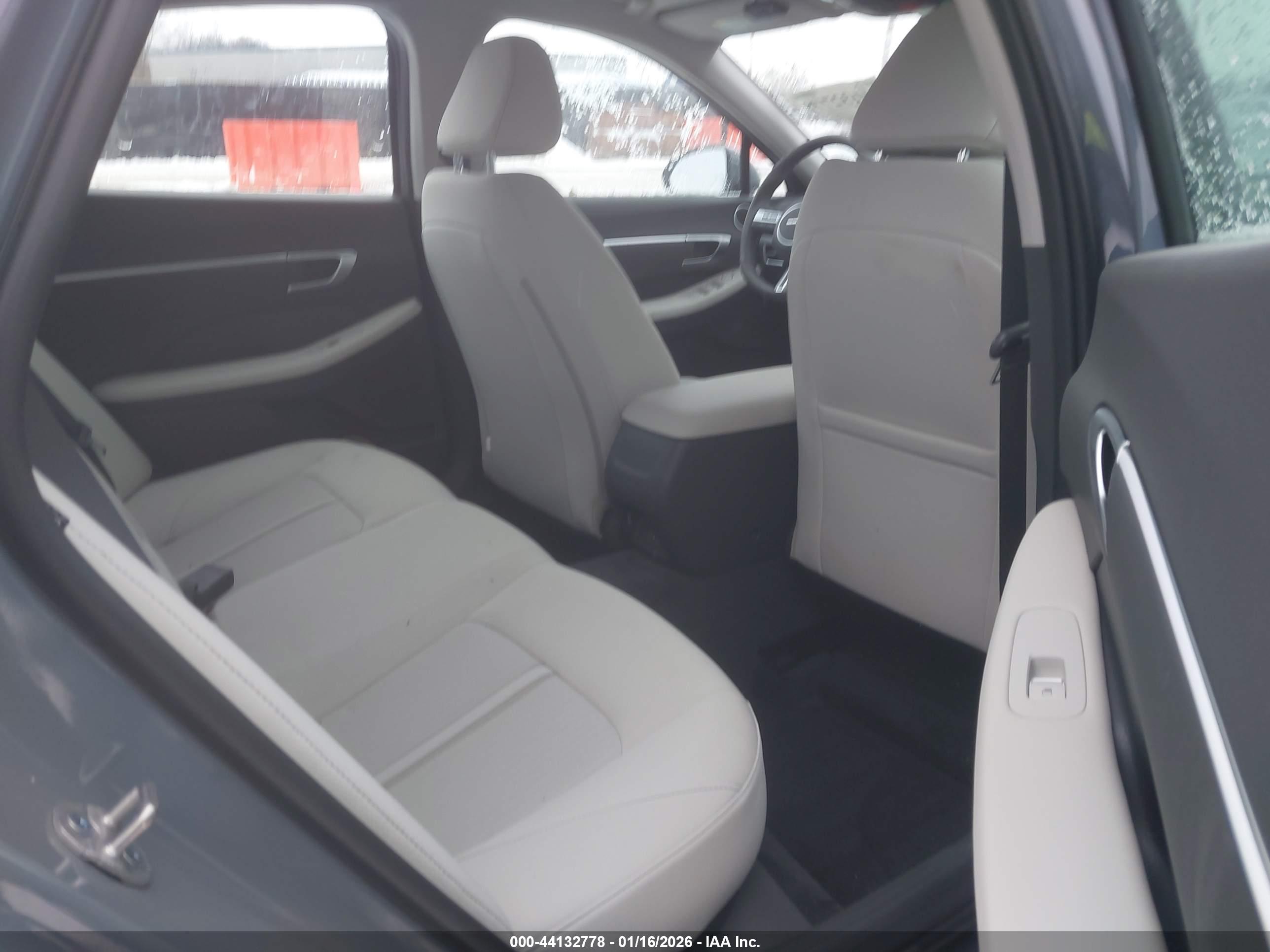 HYUNDAI SONATA image 8
