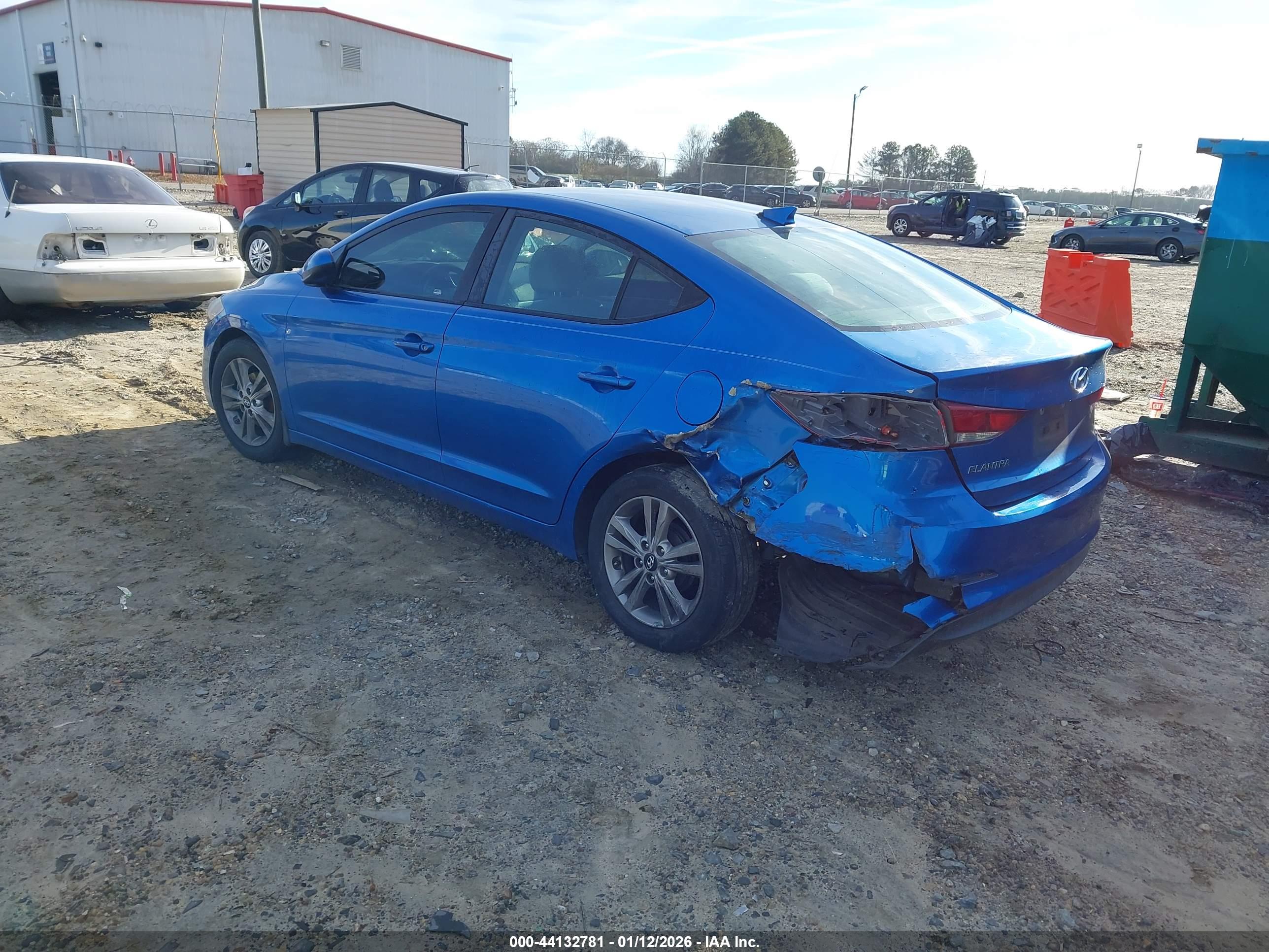 HYUNDAI ELANTRA image 3