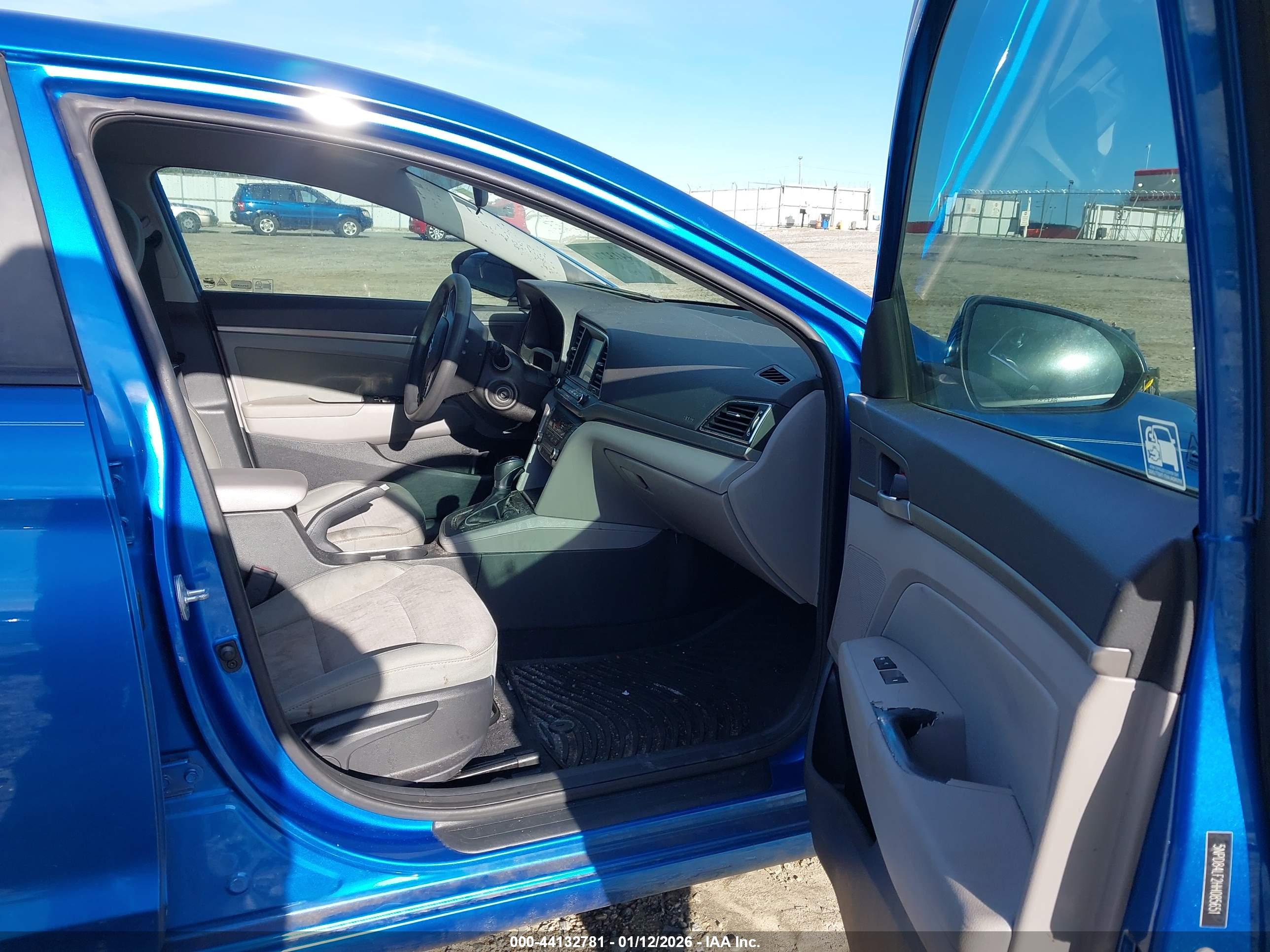 HYUNDAI ELANTRA image 5