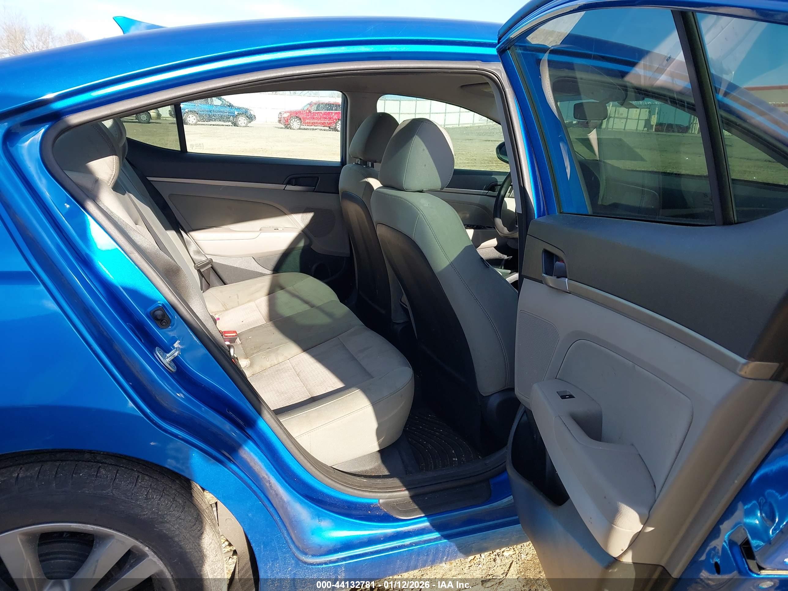 HYUNDAI ELANTRA image 8
