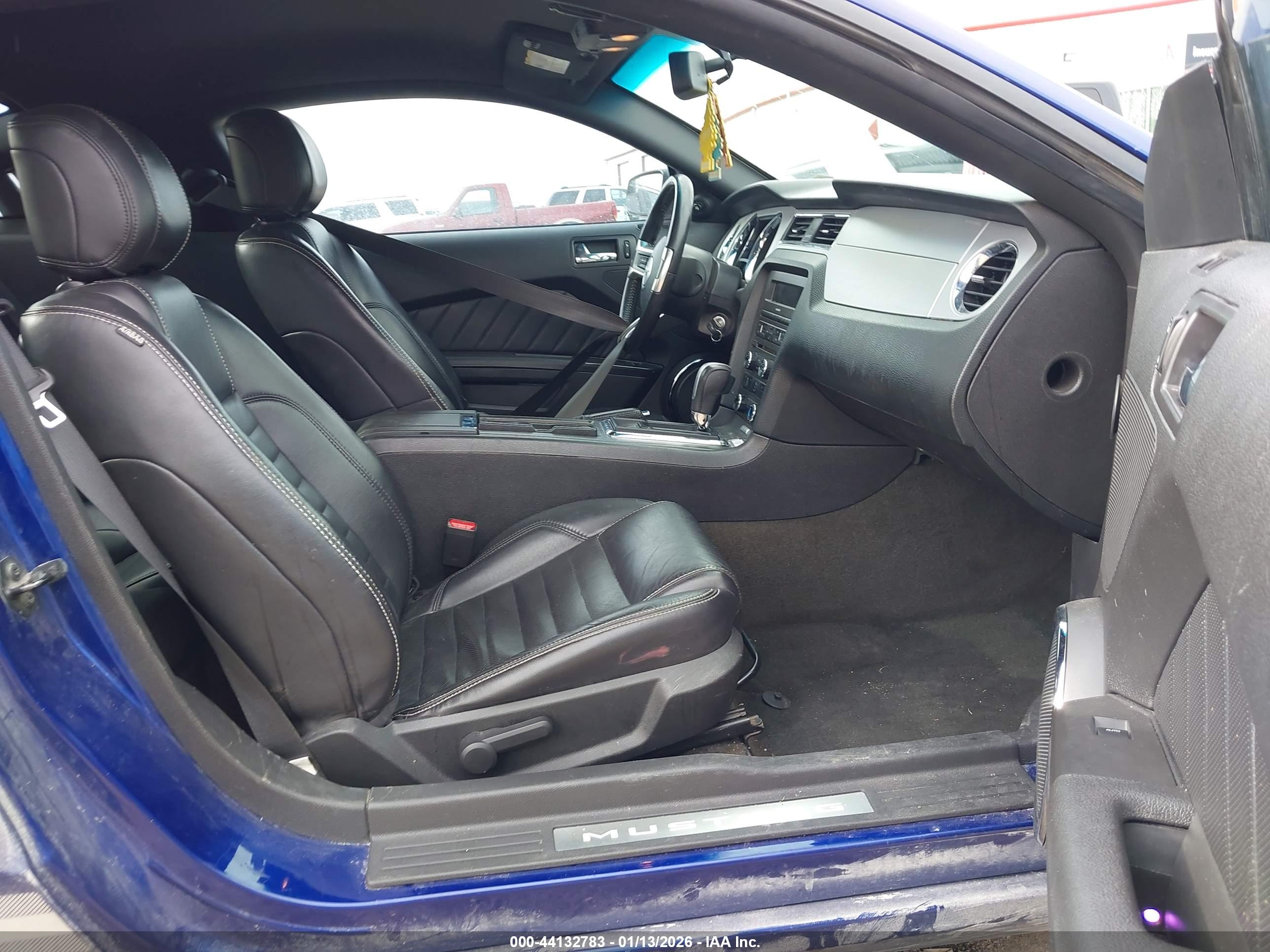 FORD MUSTANG image 5