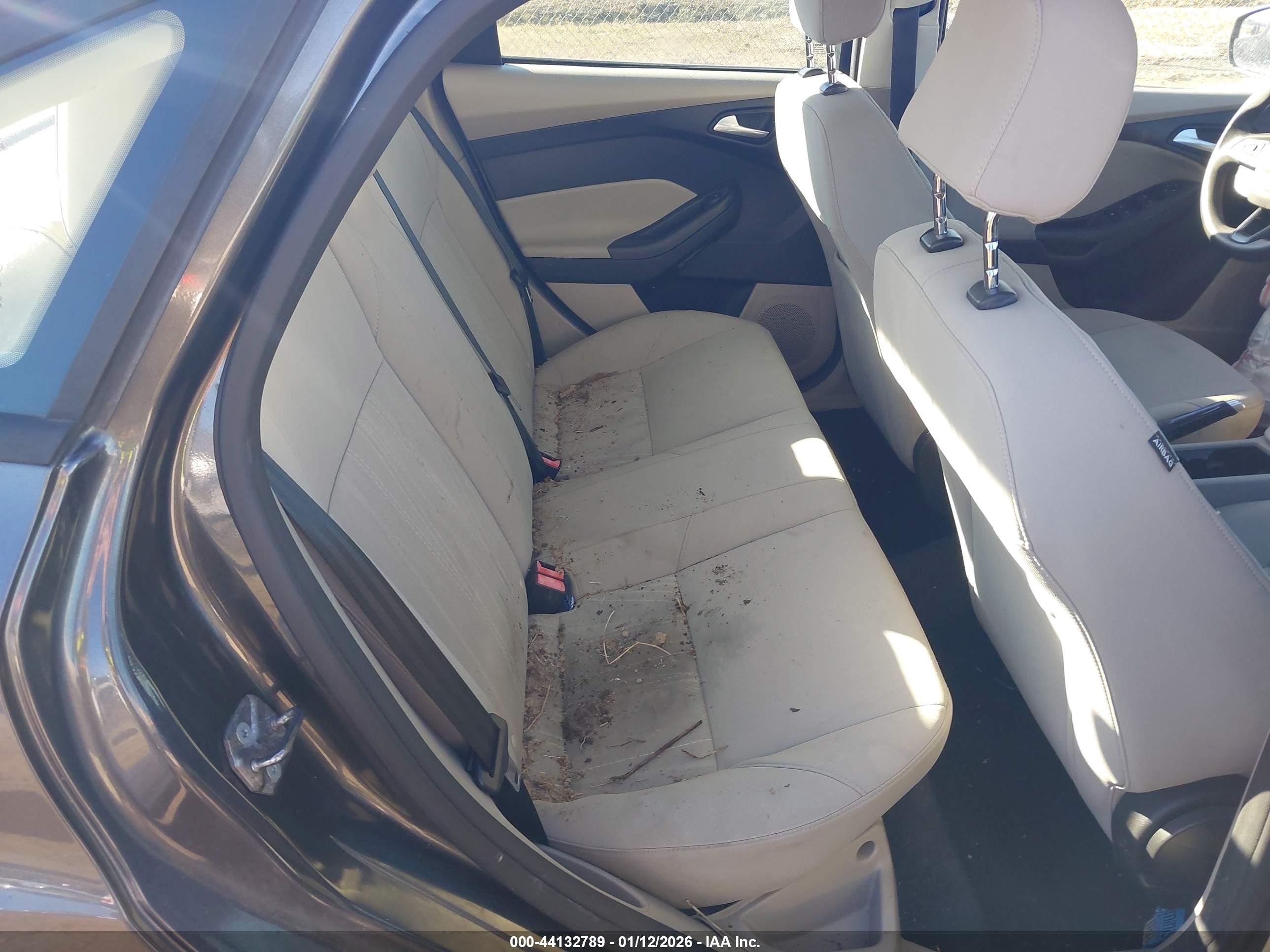 FORD FOCUS image 8