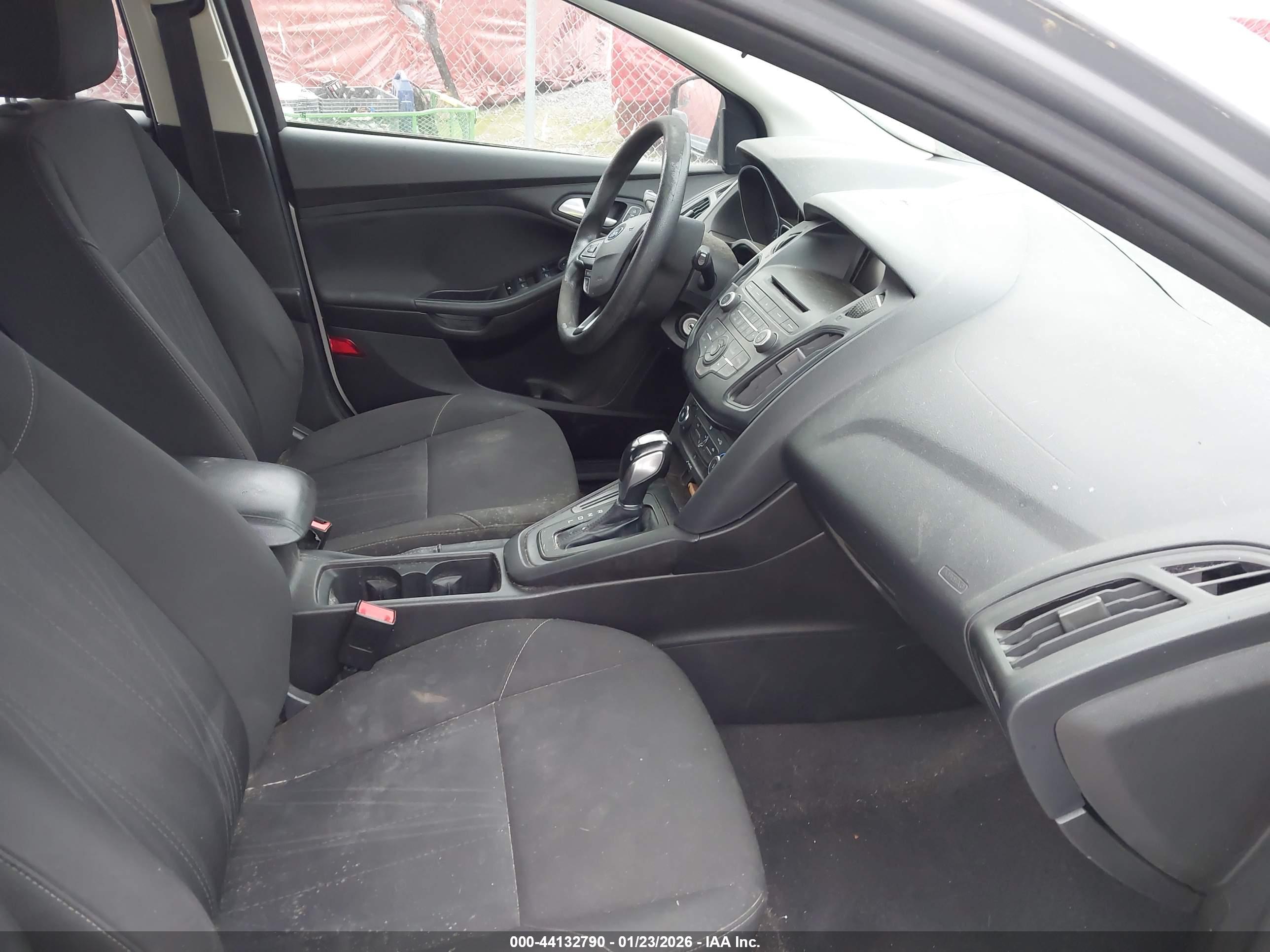 FORD FOCUS image 5