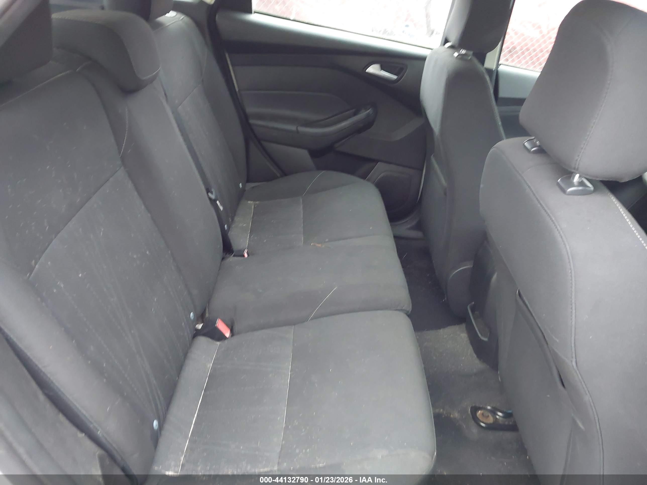 FORD FOCUS image 8