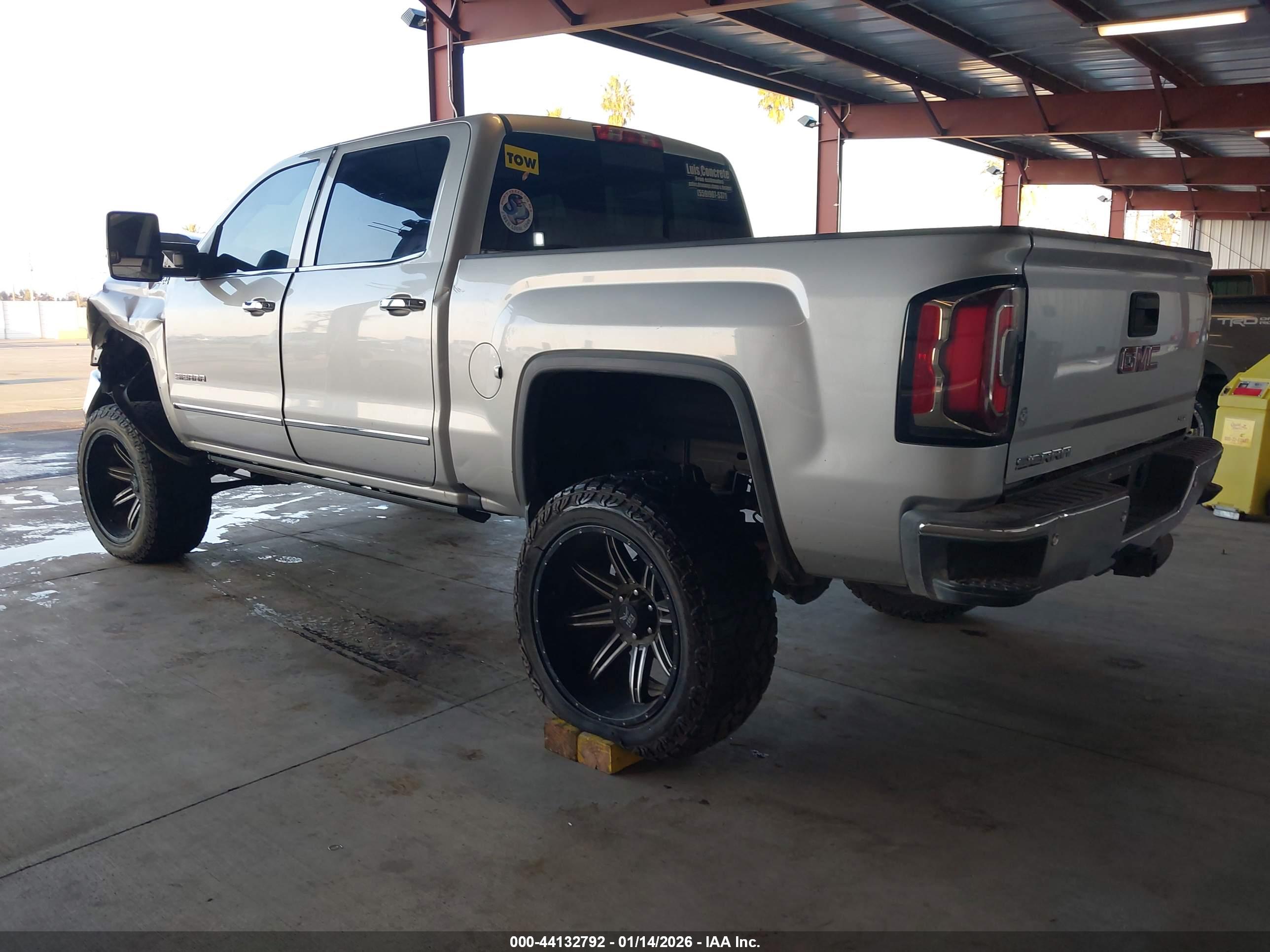 GMC SIERRA image 3