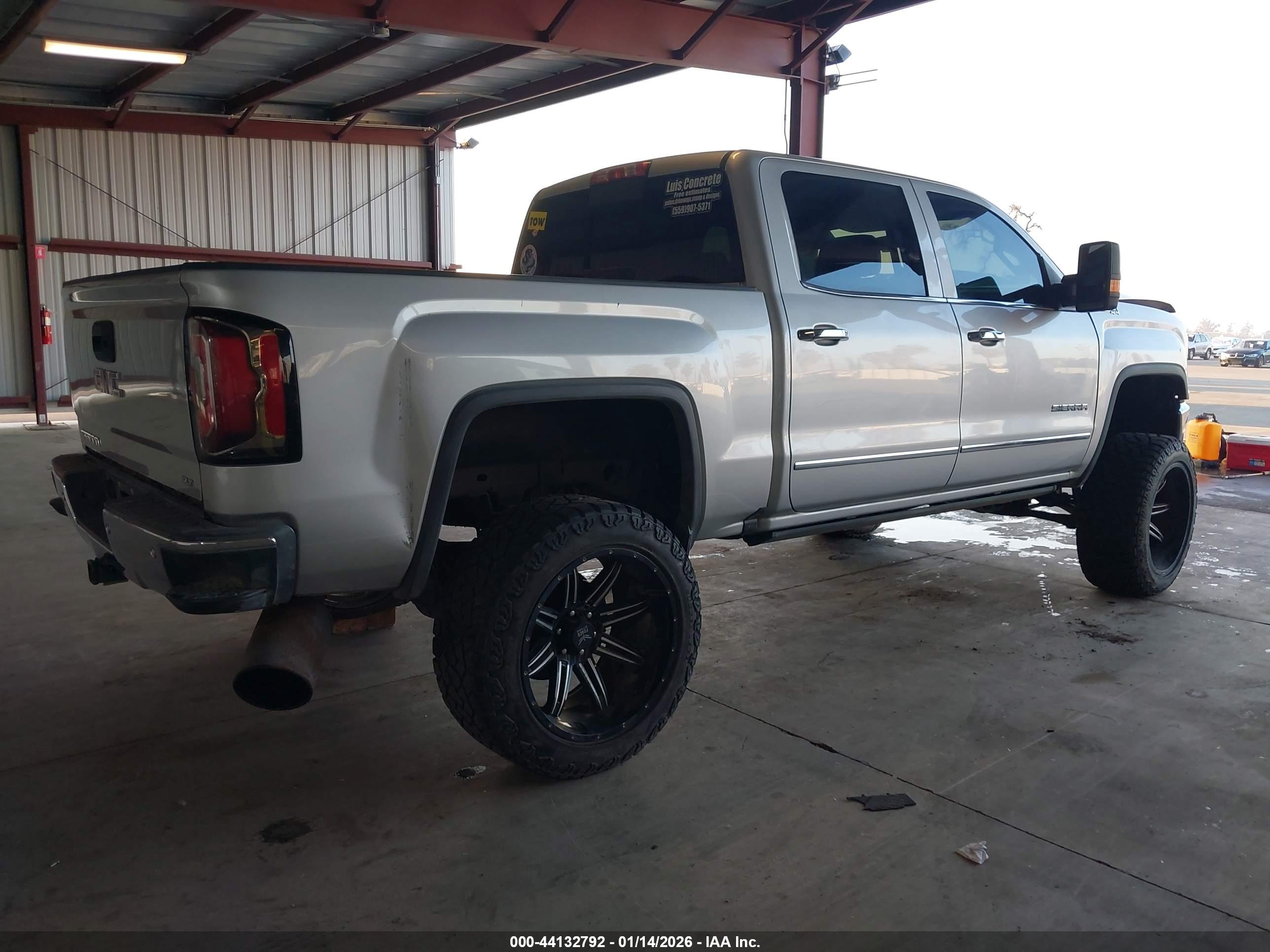 GMC SIERRA image 4