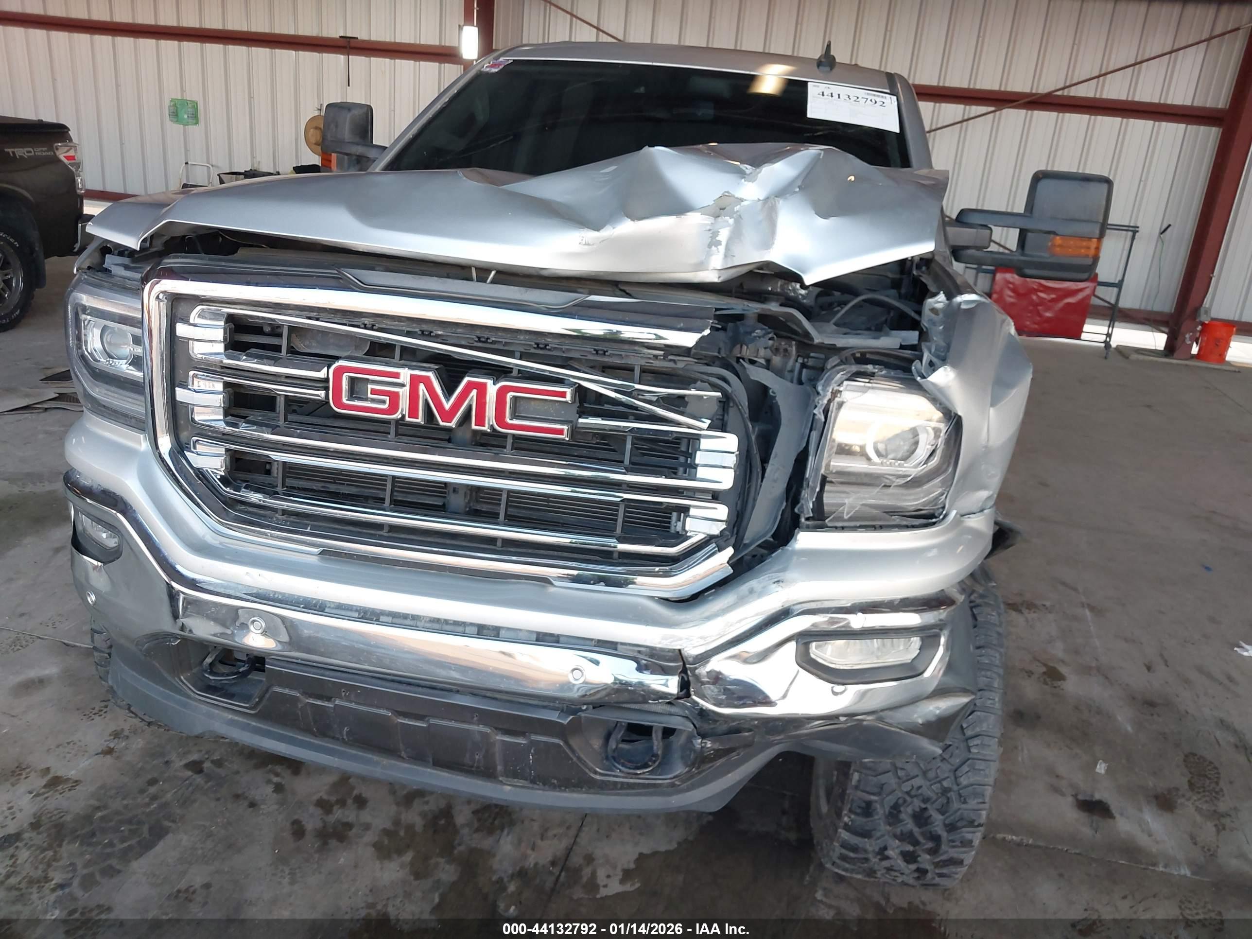 GMC SIERRA image 6