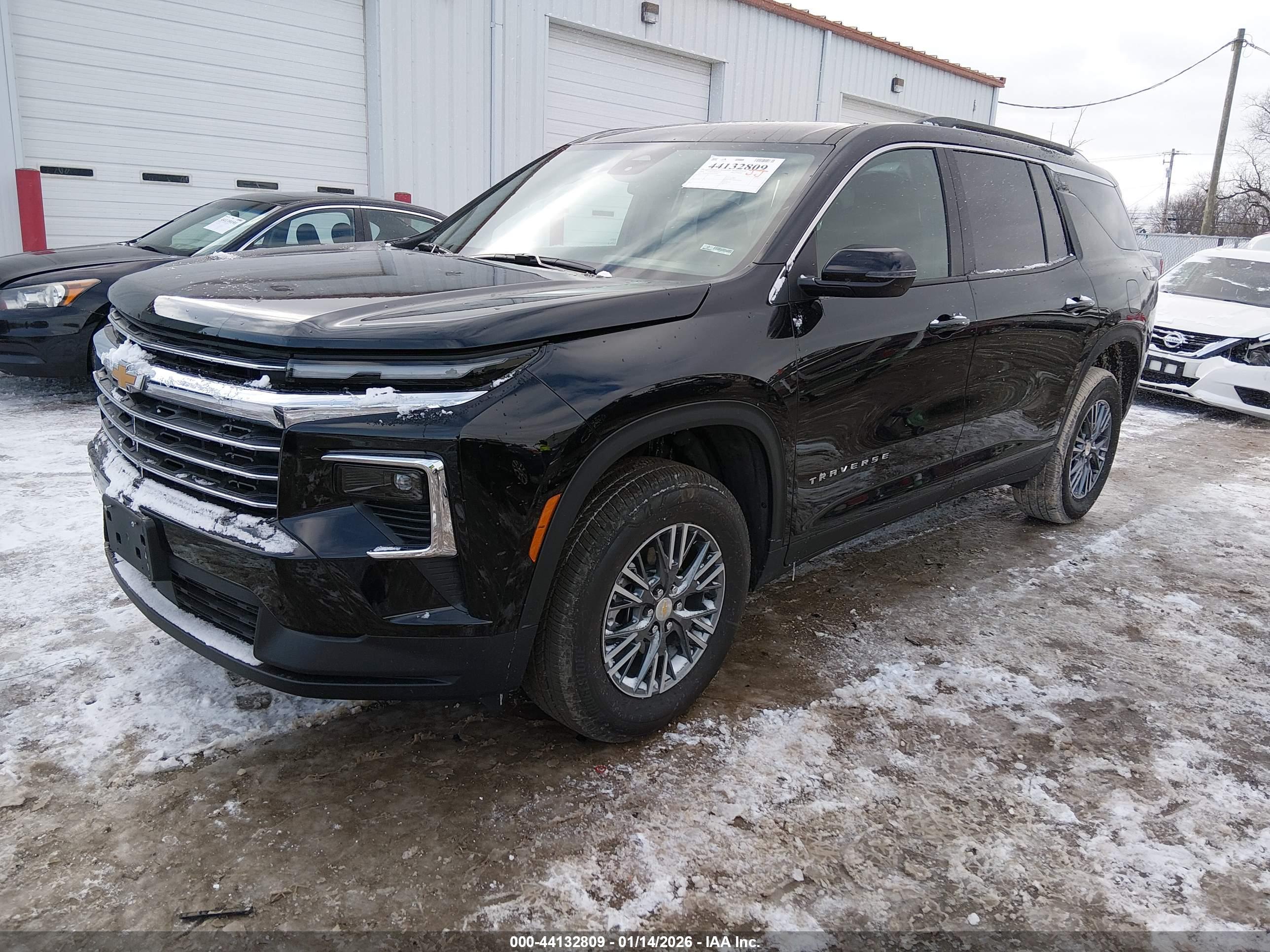 CHEVROLET TRAVERSE image 2