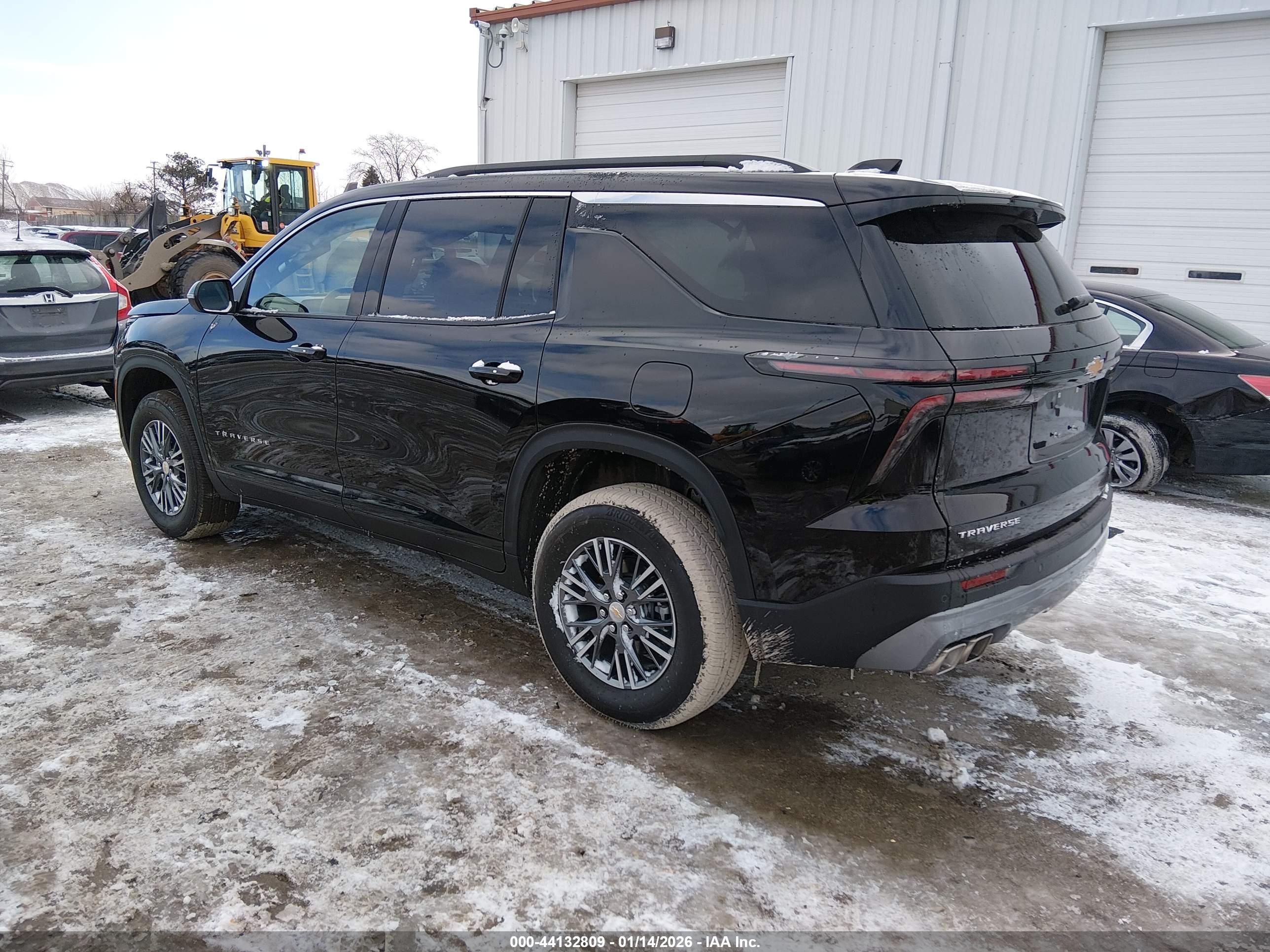 CHEVROLET TRAVERSE image 3