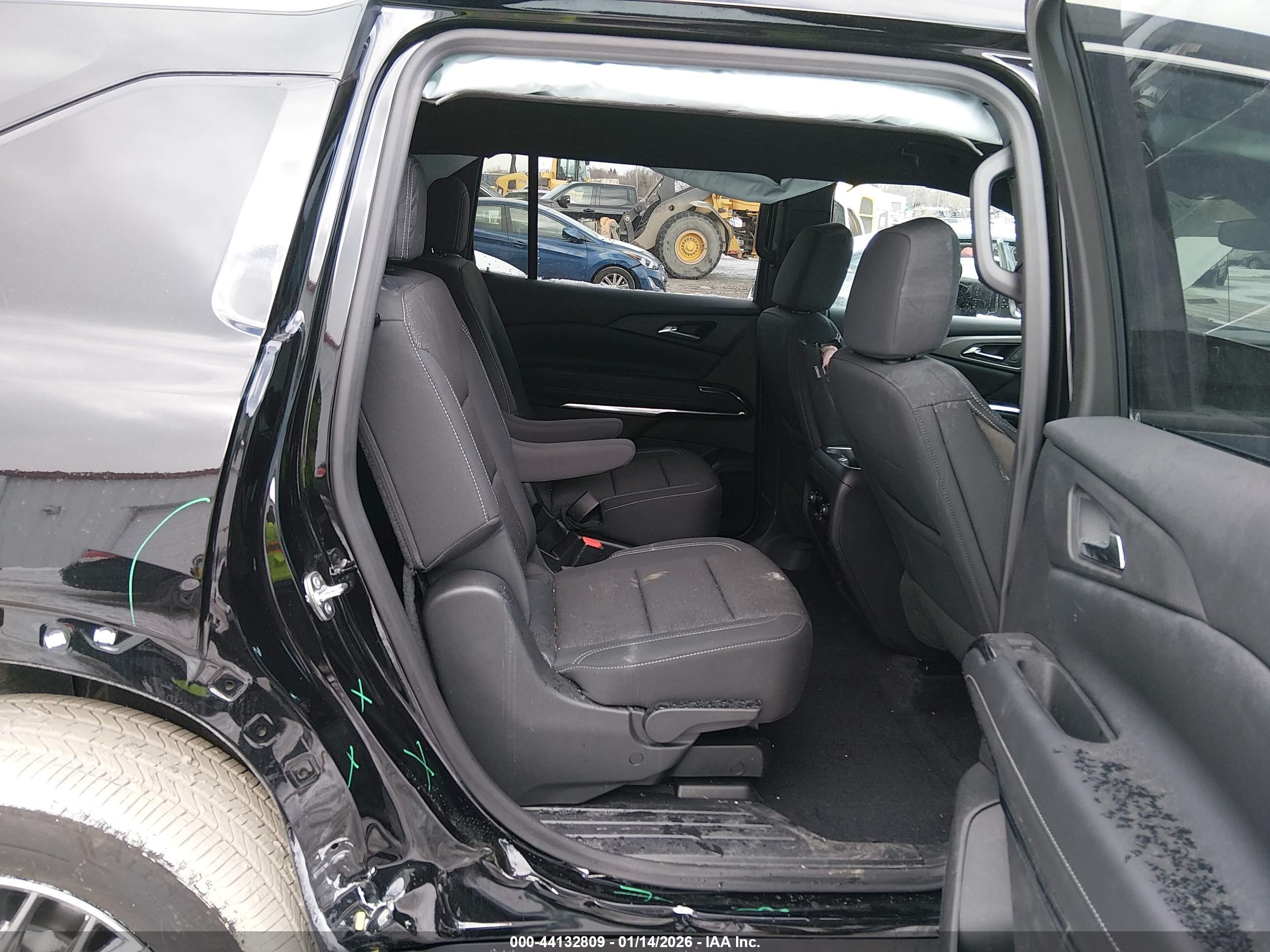 CHEVROLET TRAVERSE image 8