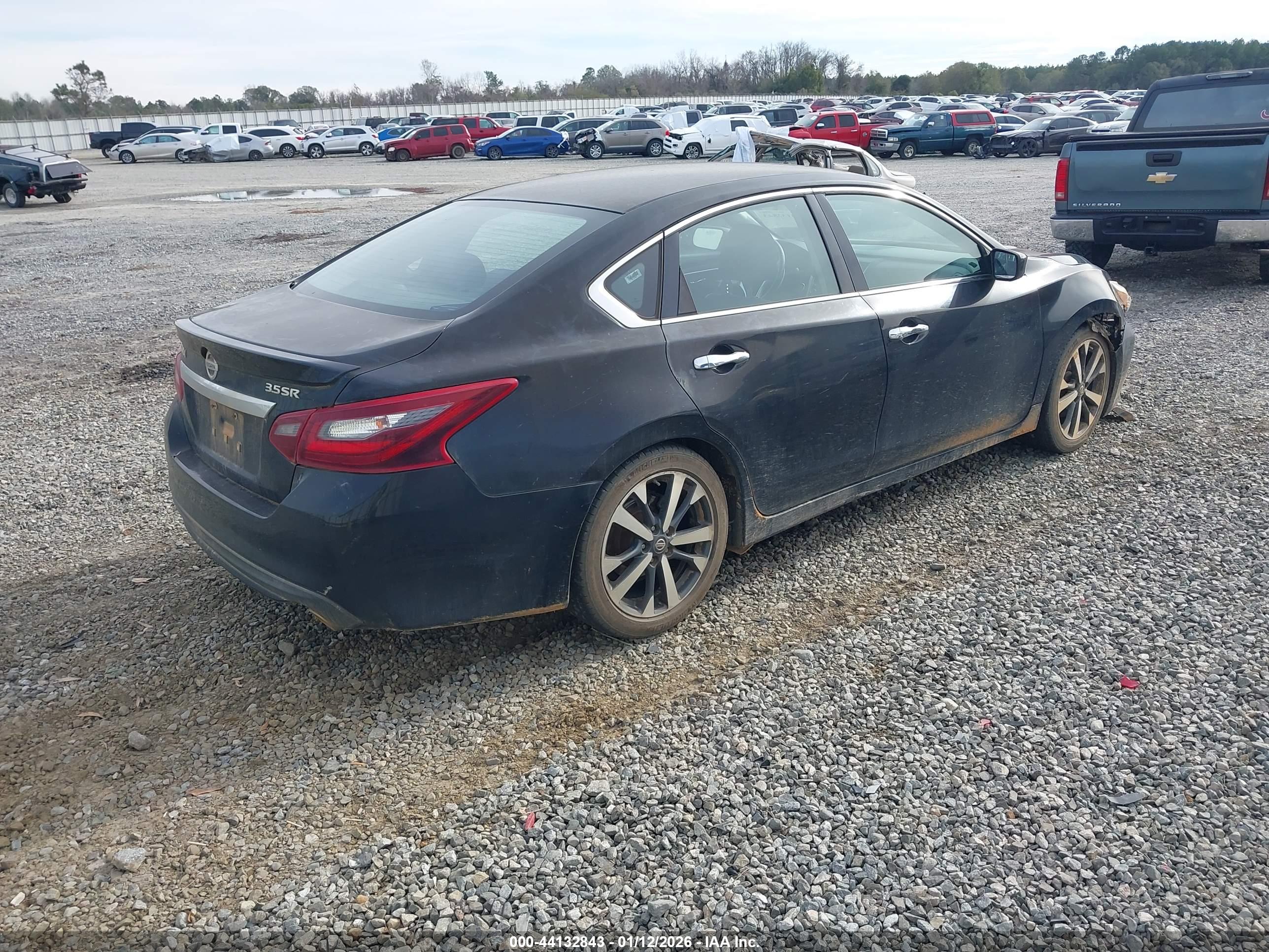 NISSAN ALTIMA image 4