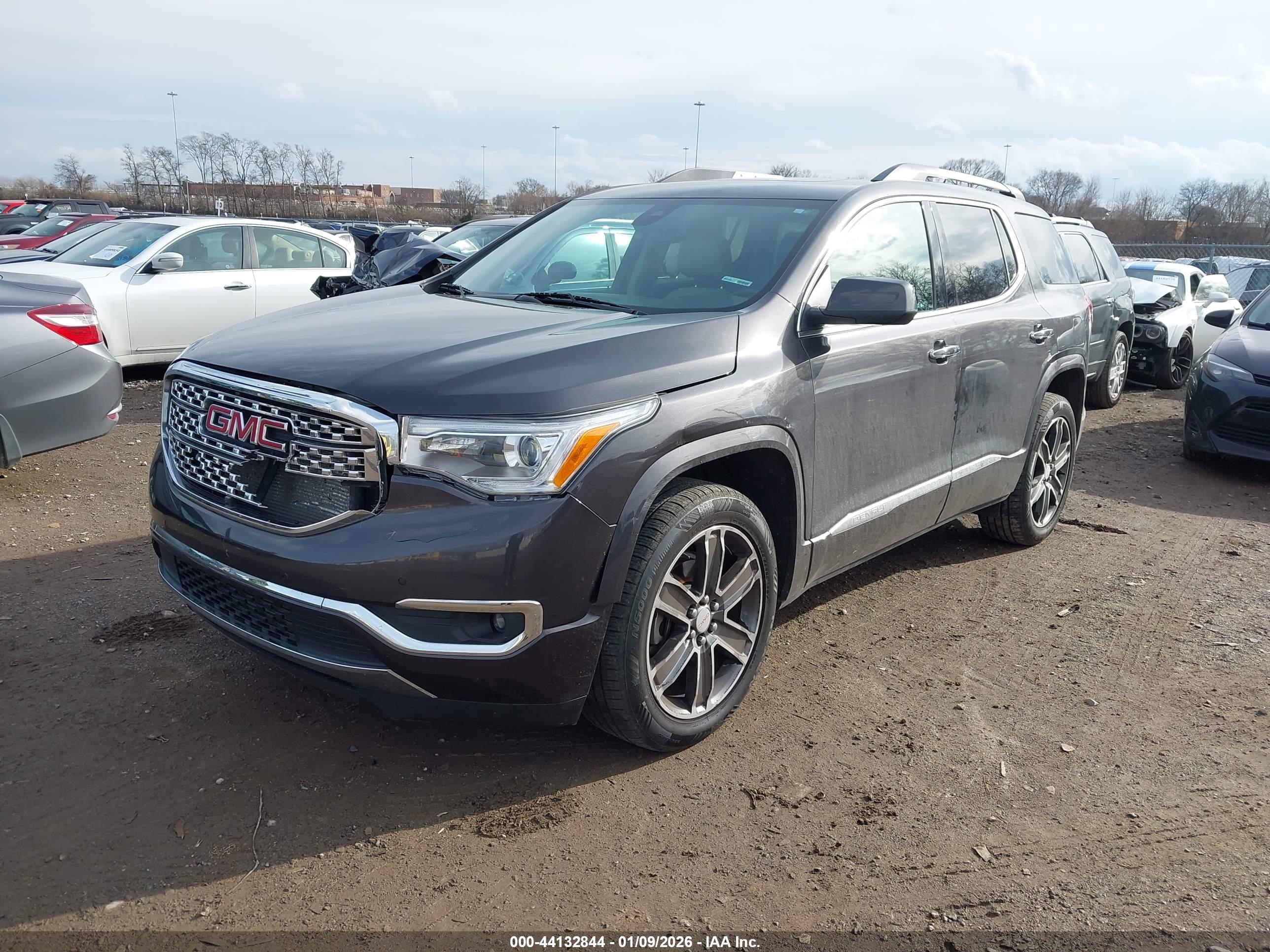GMC ACADIA image 2