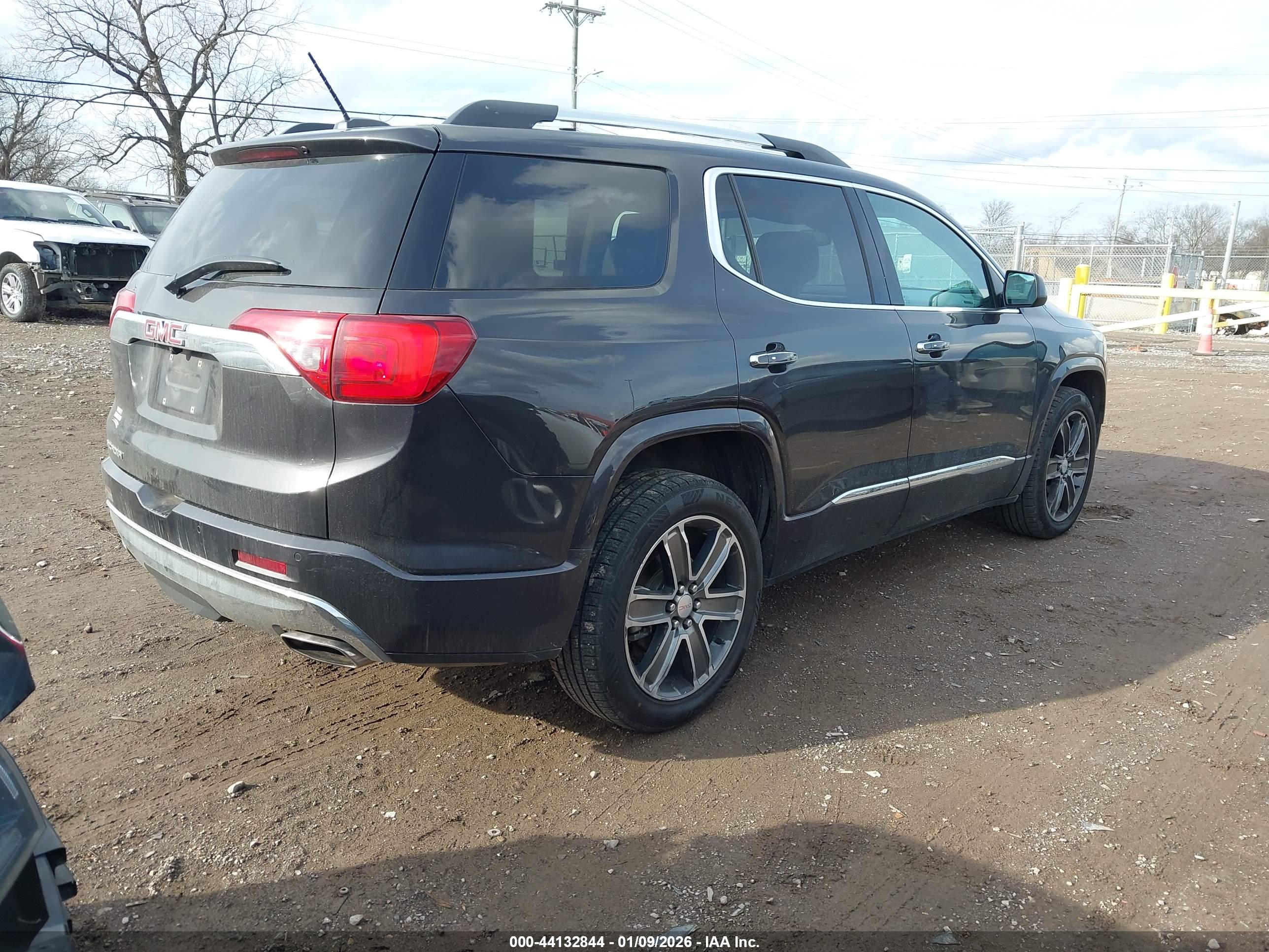 GMC ACADIA image 4