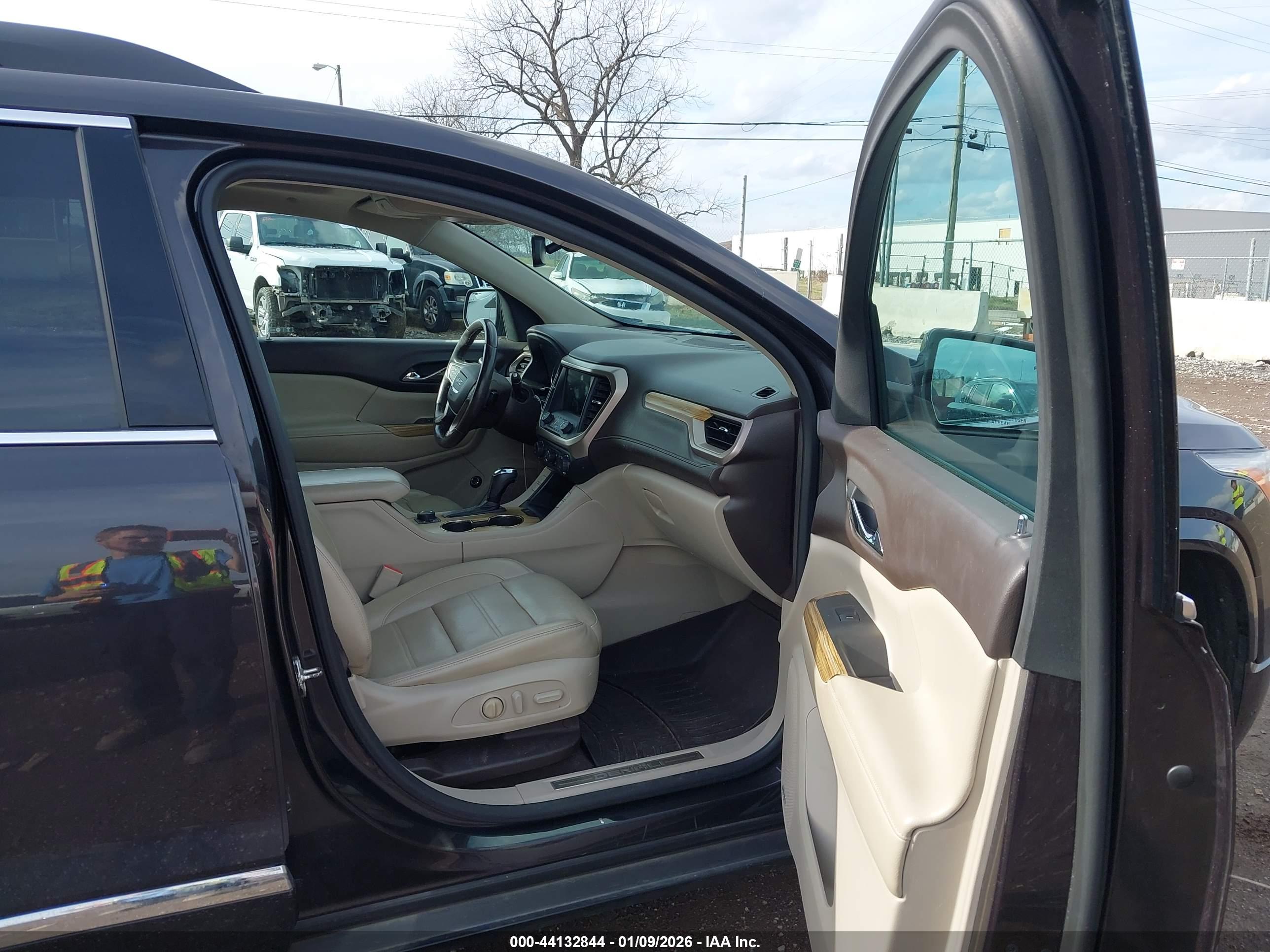 GMC ACADIA image 5