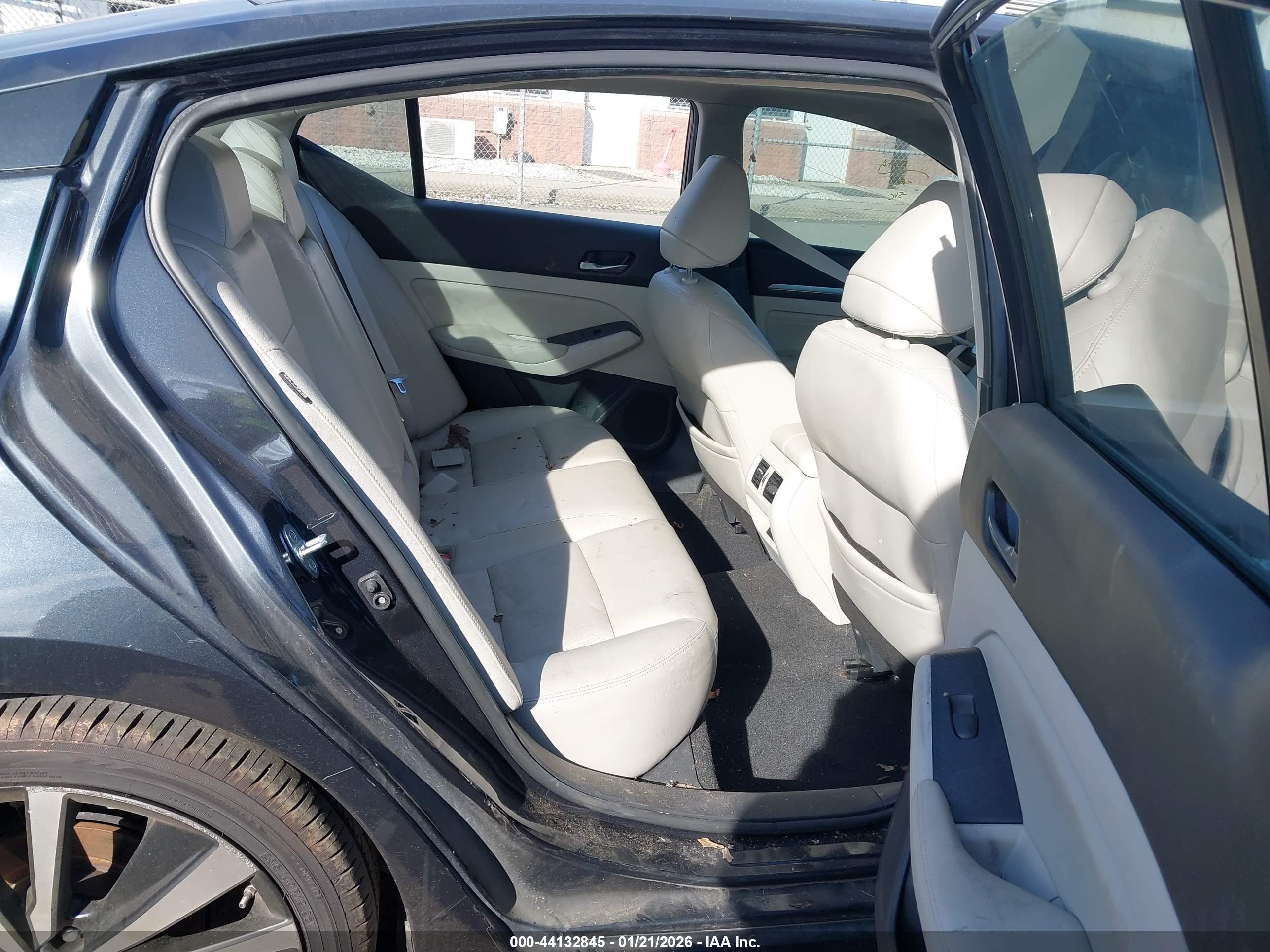 NISSAN ALTIMA image 8