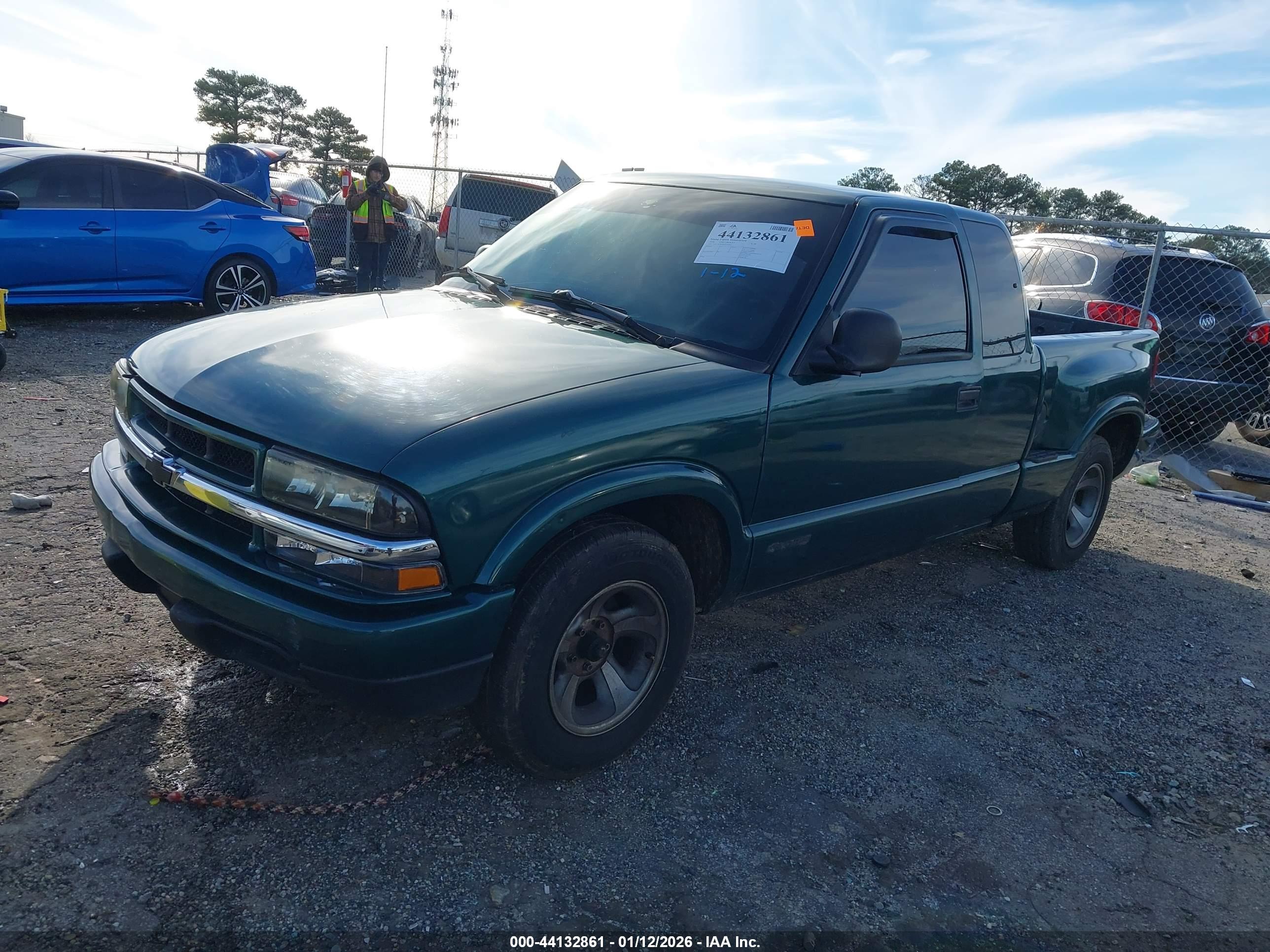CHEVROLET S-10 image 2
