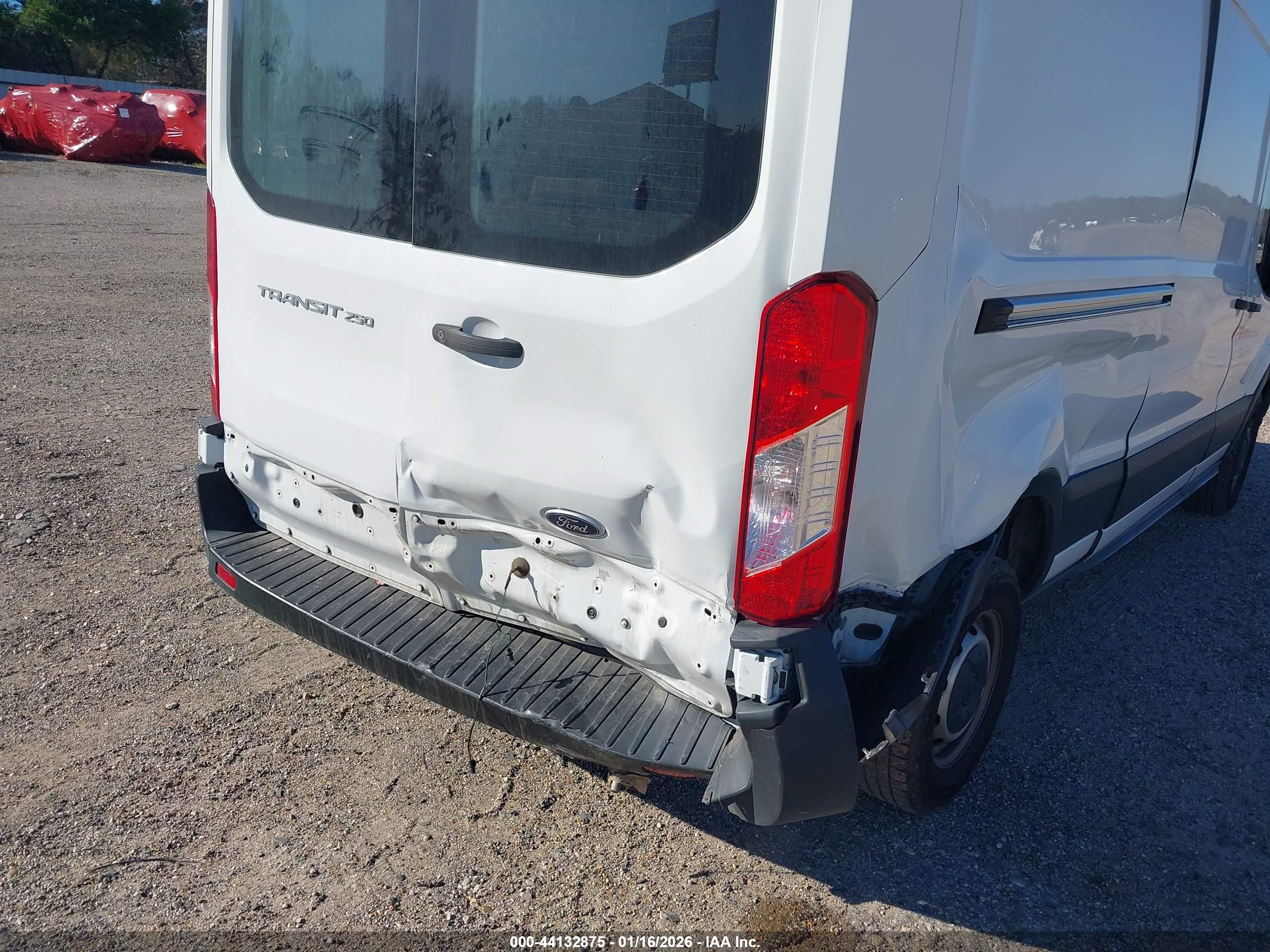 FORD TRANSIT-250 image 6