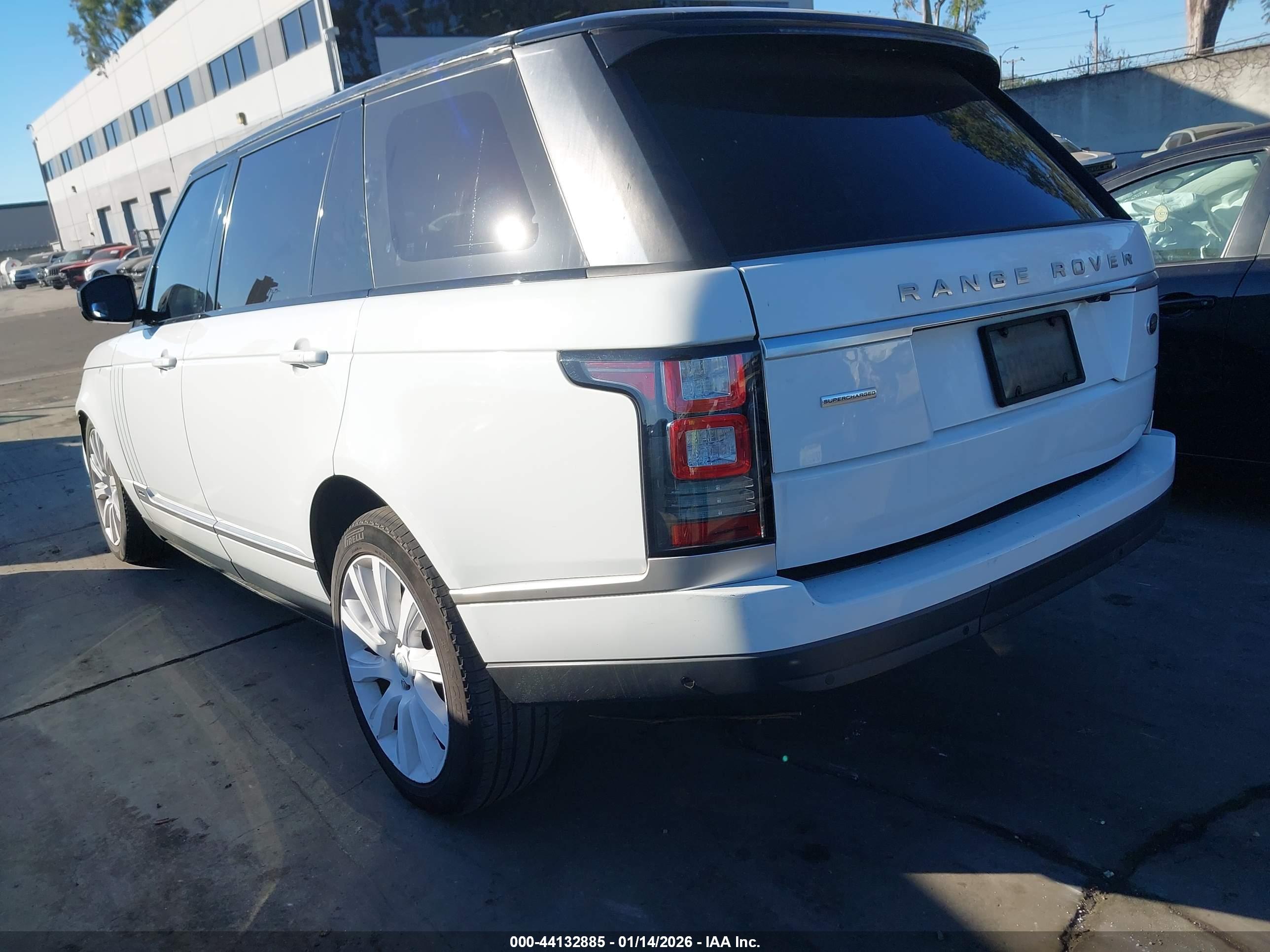 LAND ROVER image 3