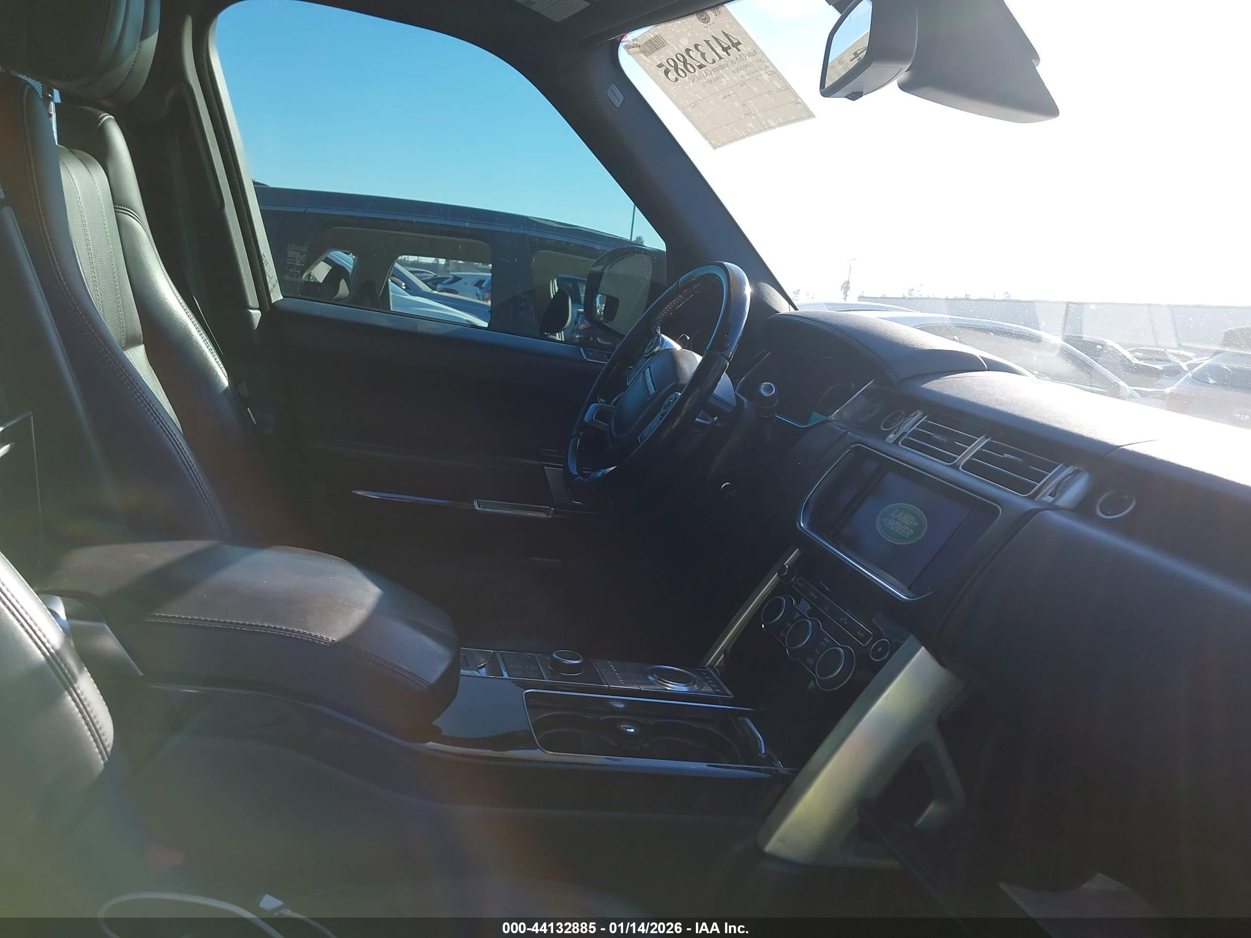 LAND ROVER image 5
