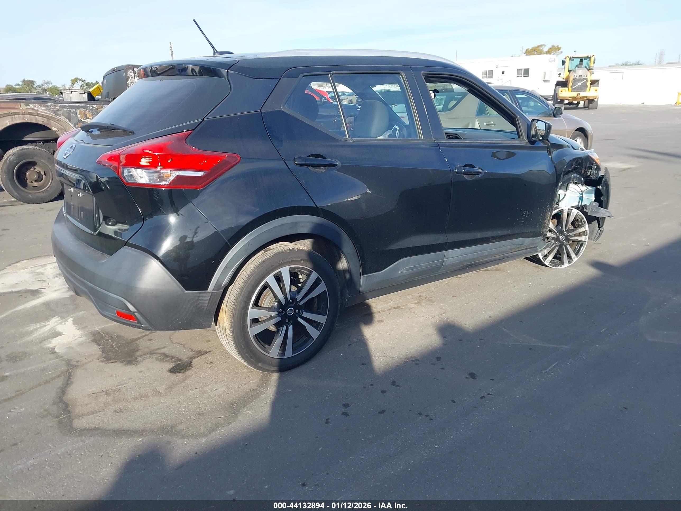 NISSAN KICKS image 4