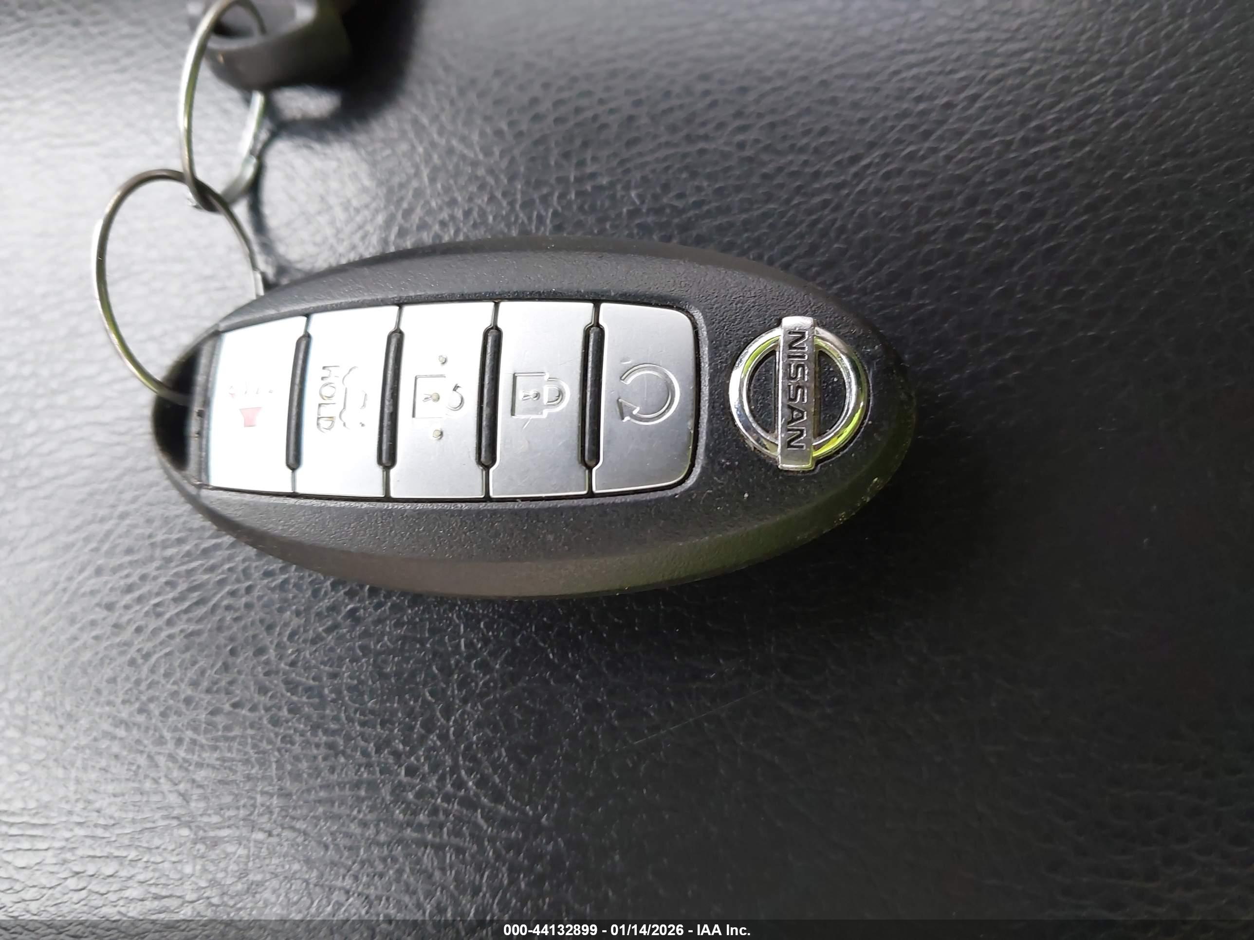 NISSAN MAXIMA image 11