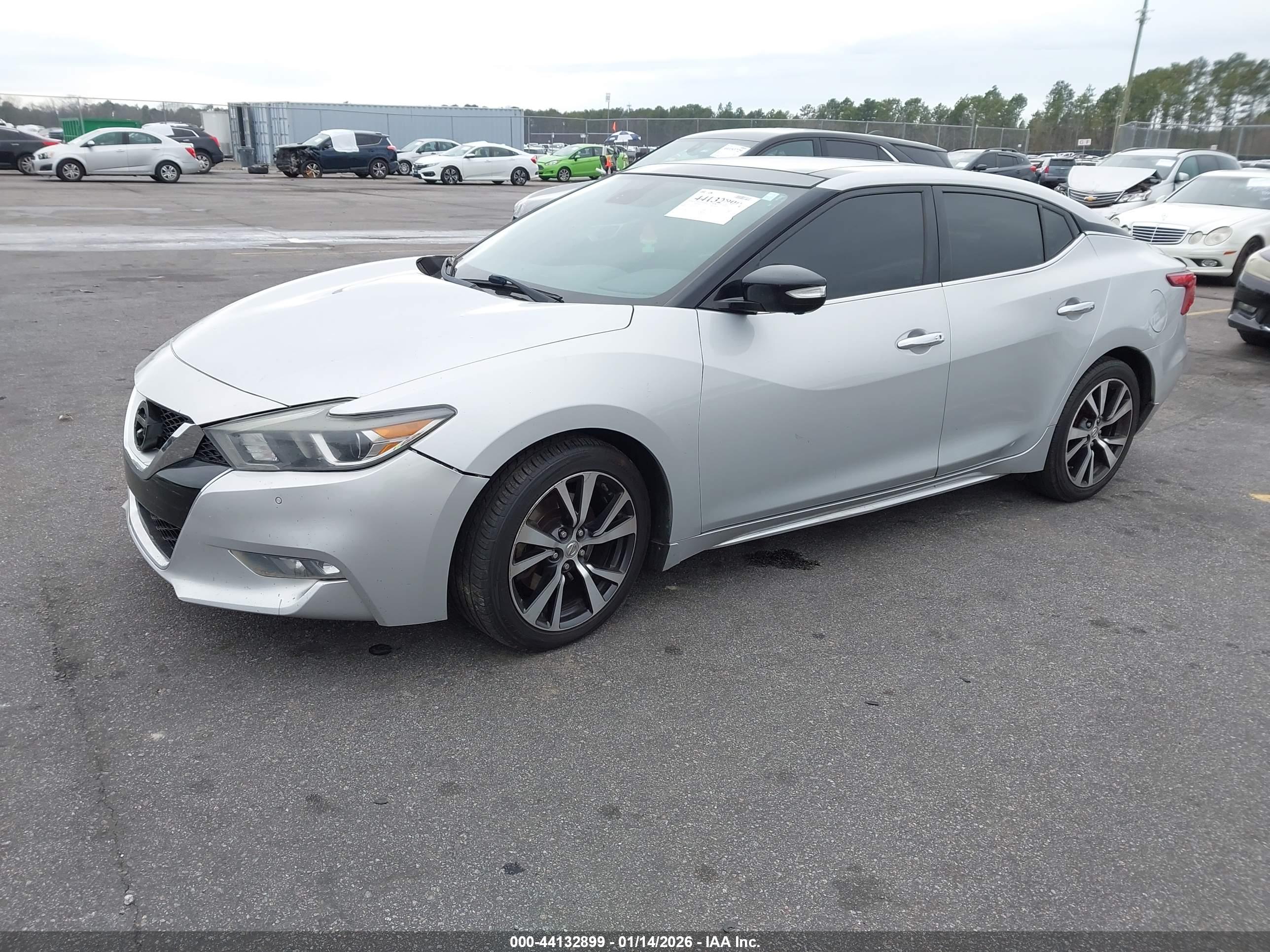 NISSAN MAXIMA image 2