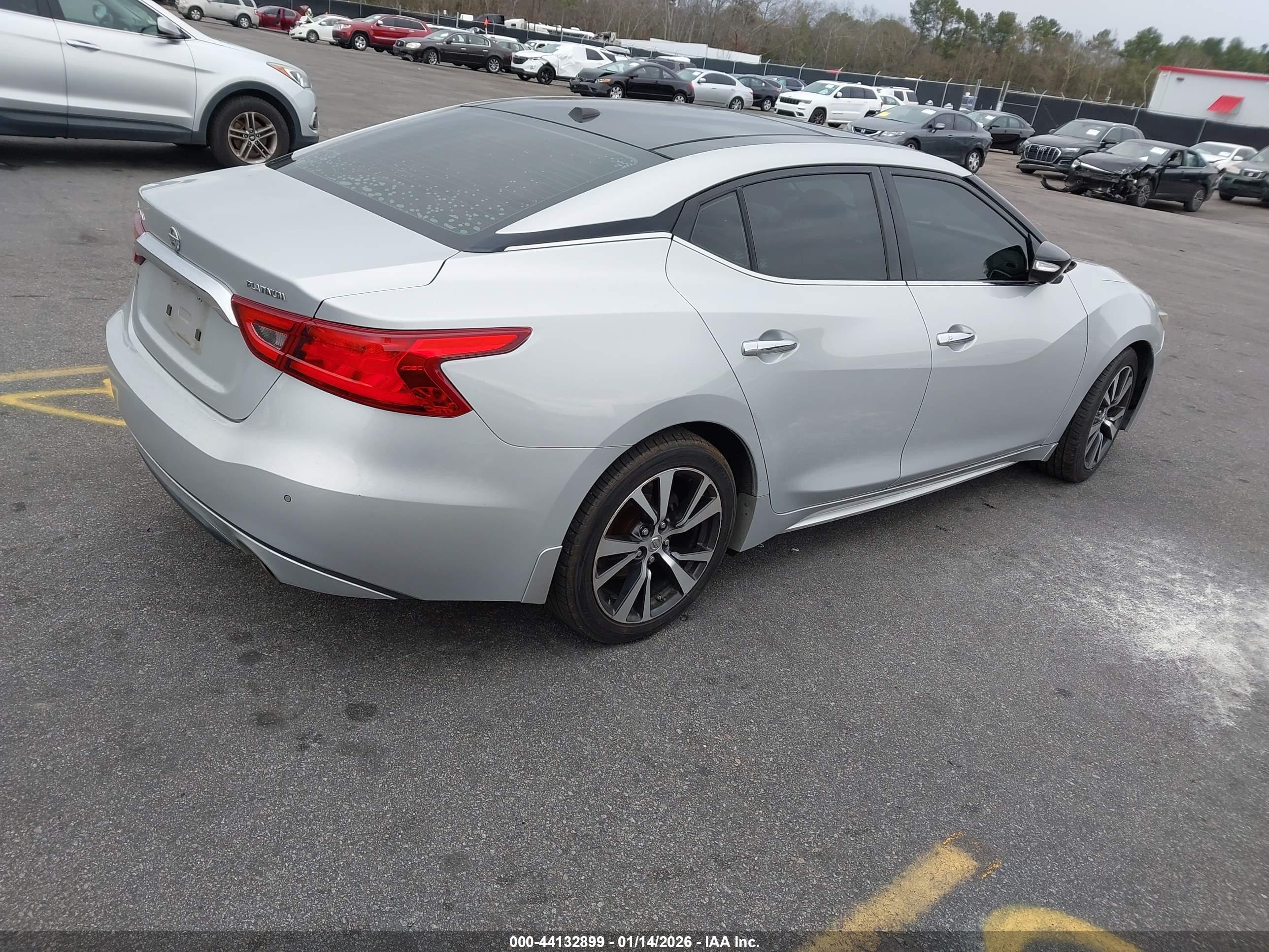 NISSAN MAXIMA image 4