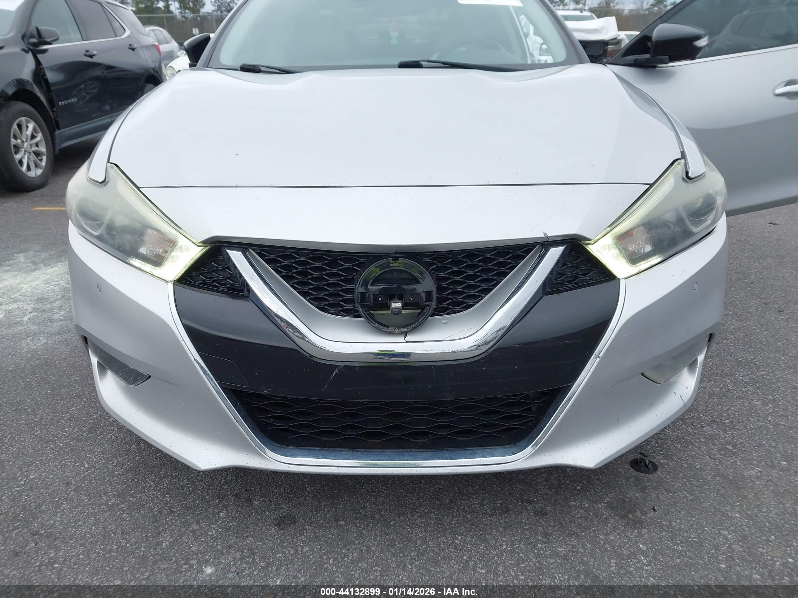 NISSAN MAXIMA image 6