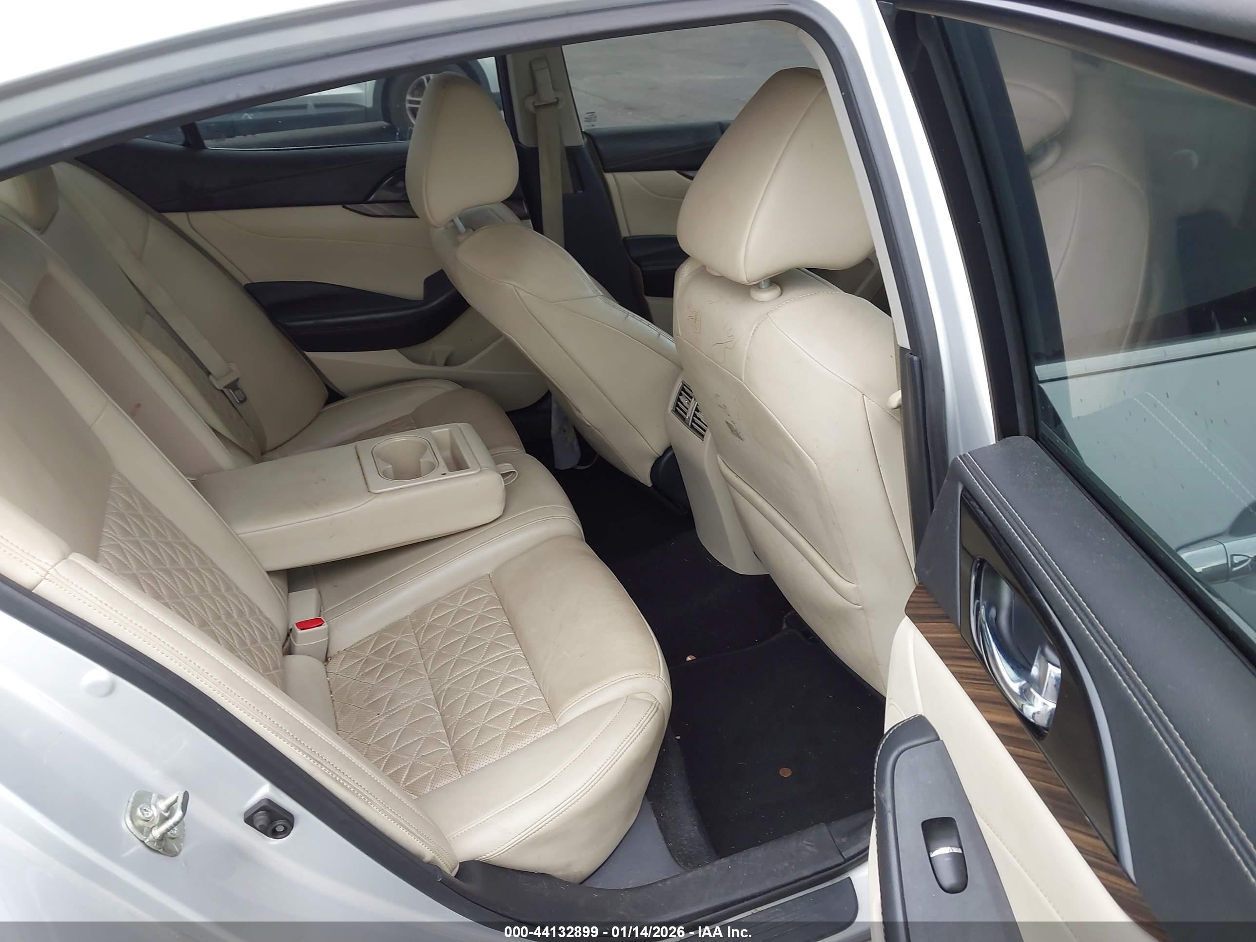 NISSAN MAXIMA image 8