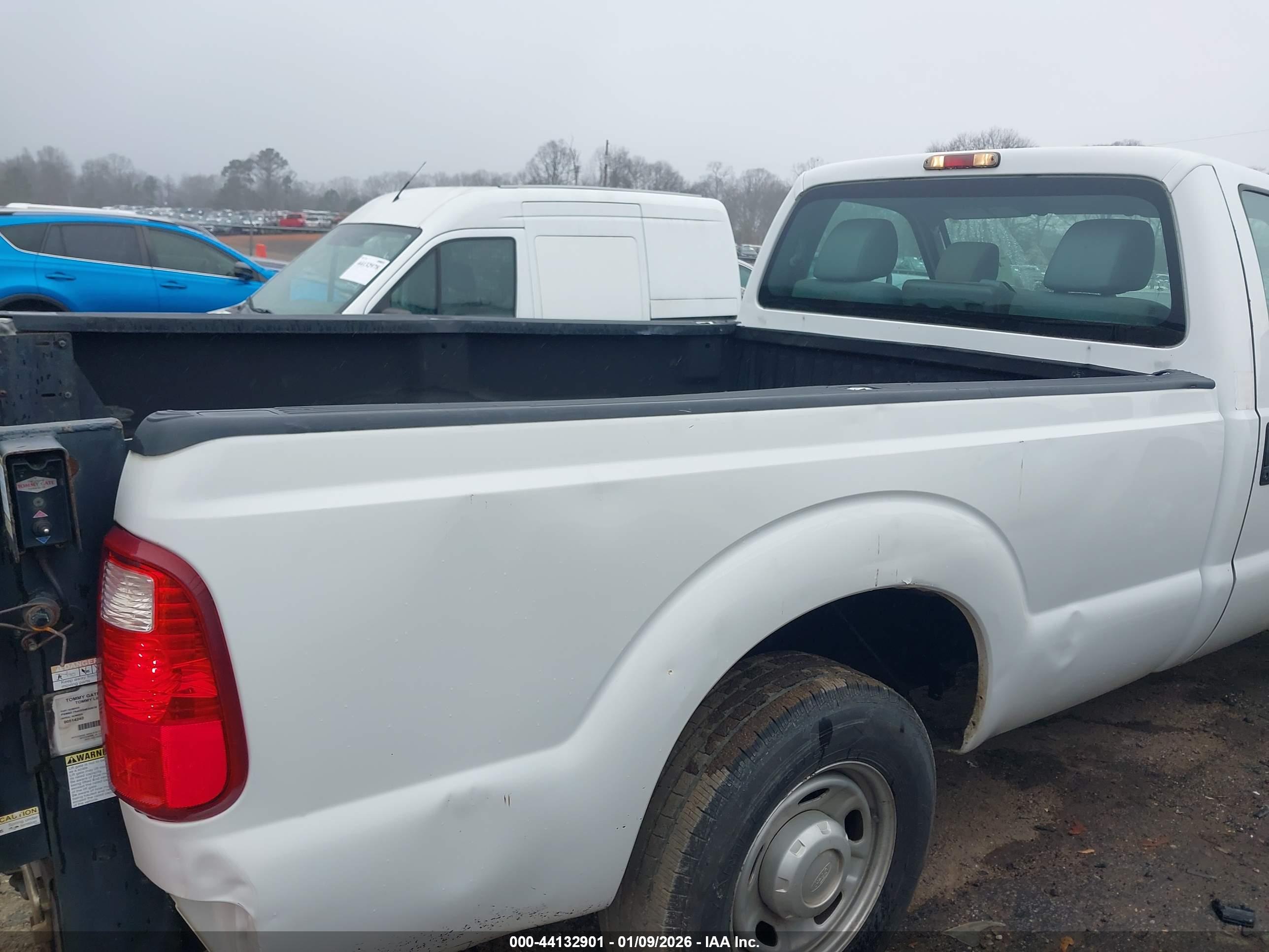 FORD F-250 image 8
