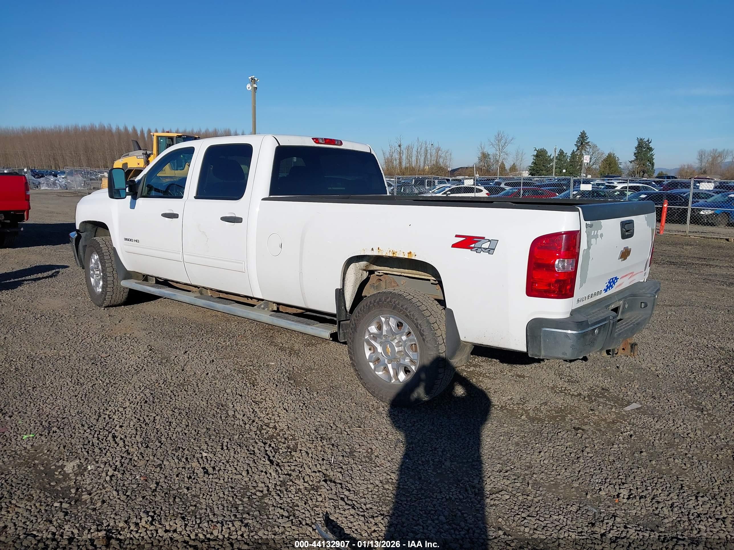 CHEVROLET SILVERADO image 3