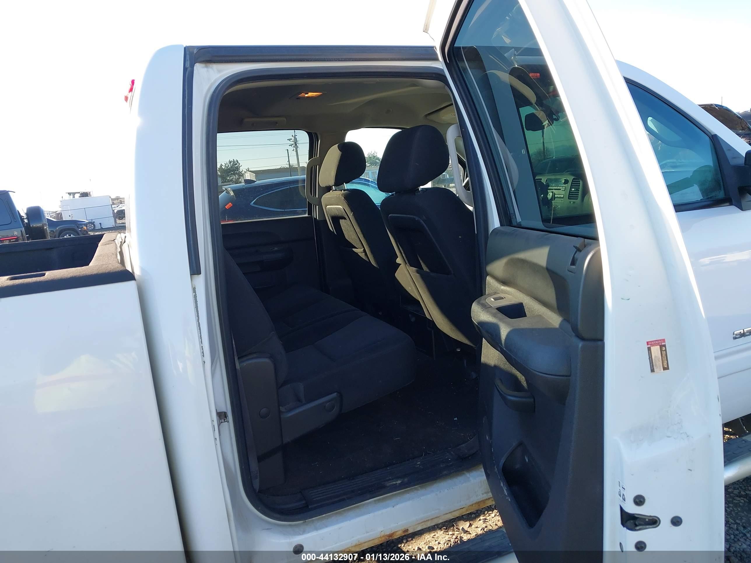 CHEVROLET SILVERADO image 8