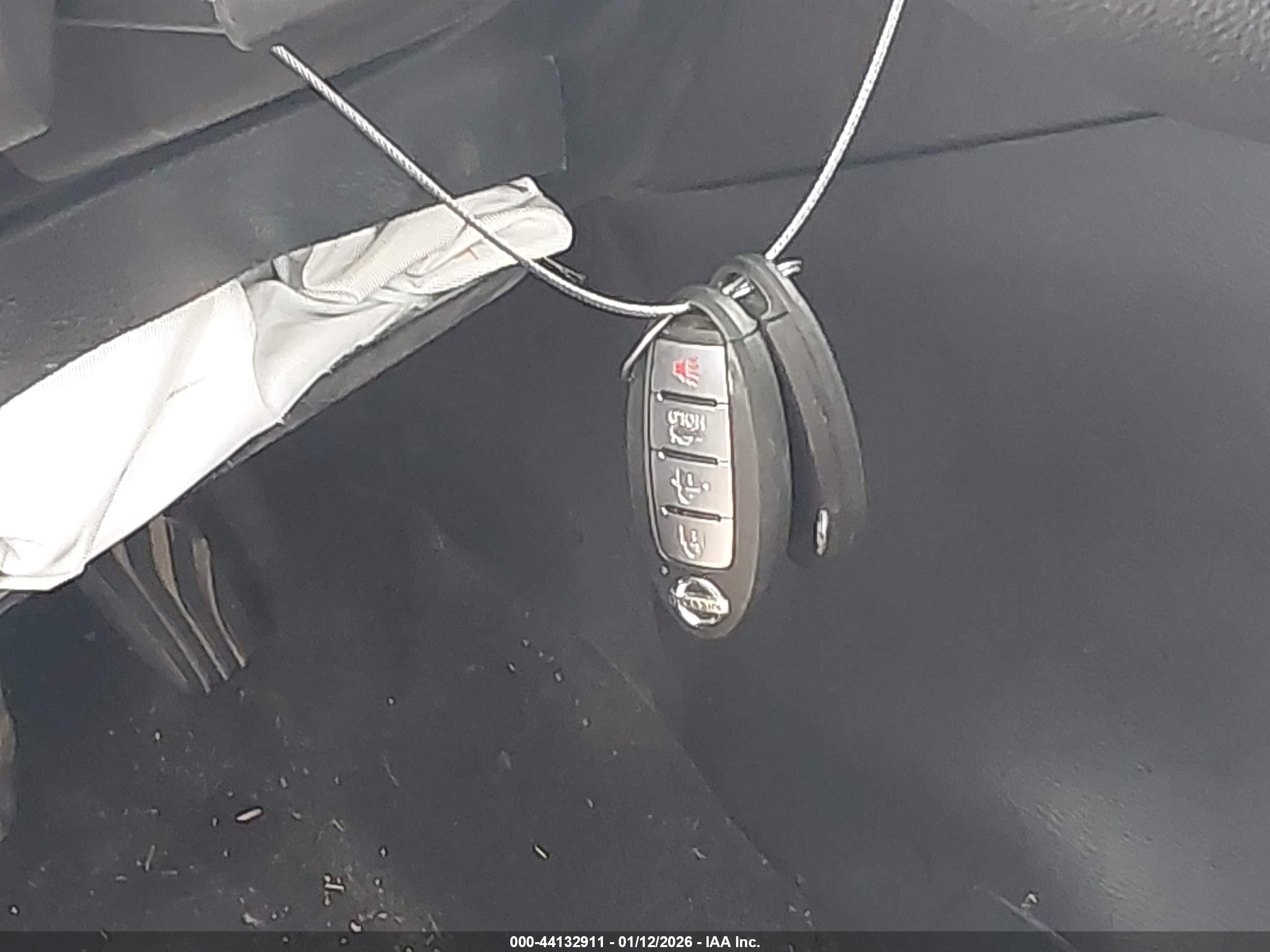 NISSAN VERSA image 11