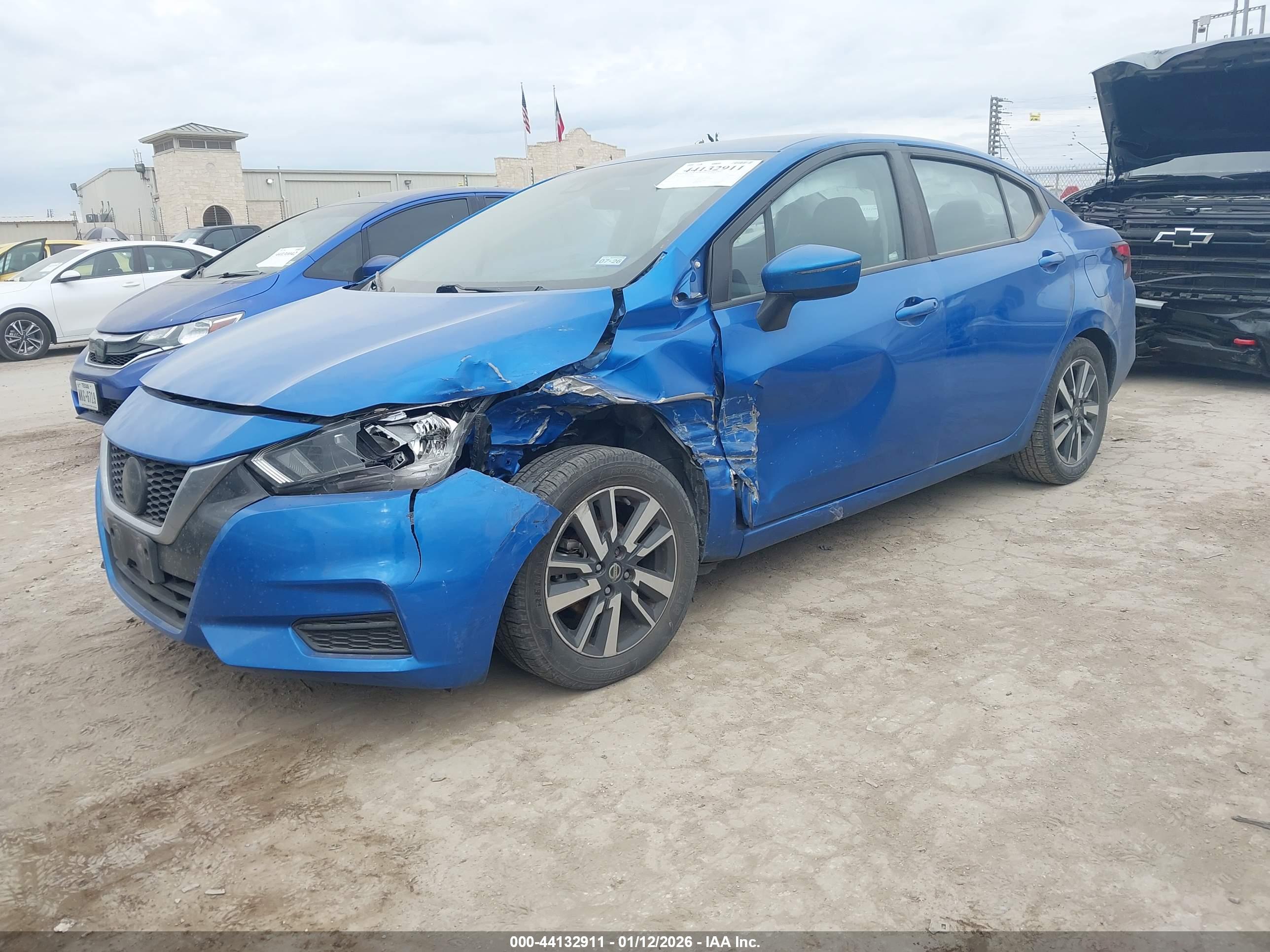 NISSAN VERSA image 2