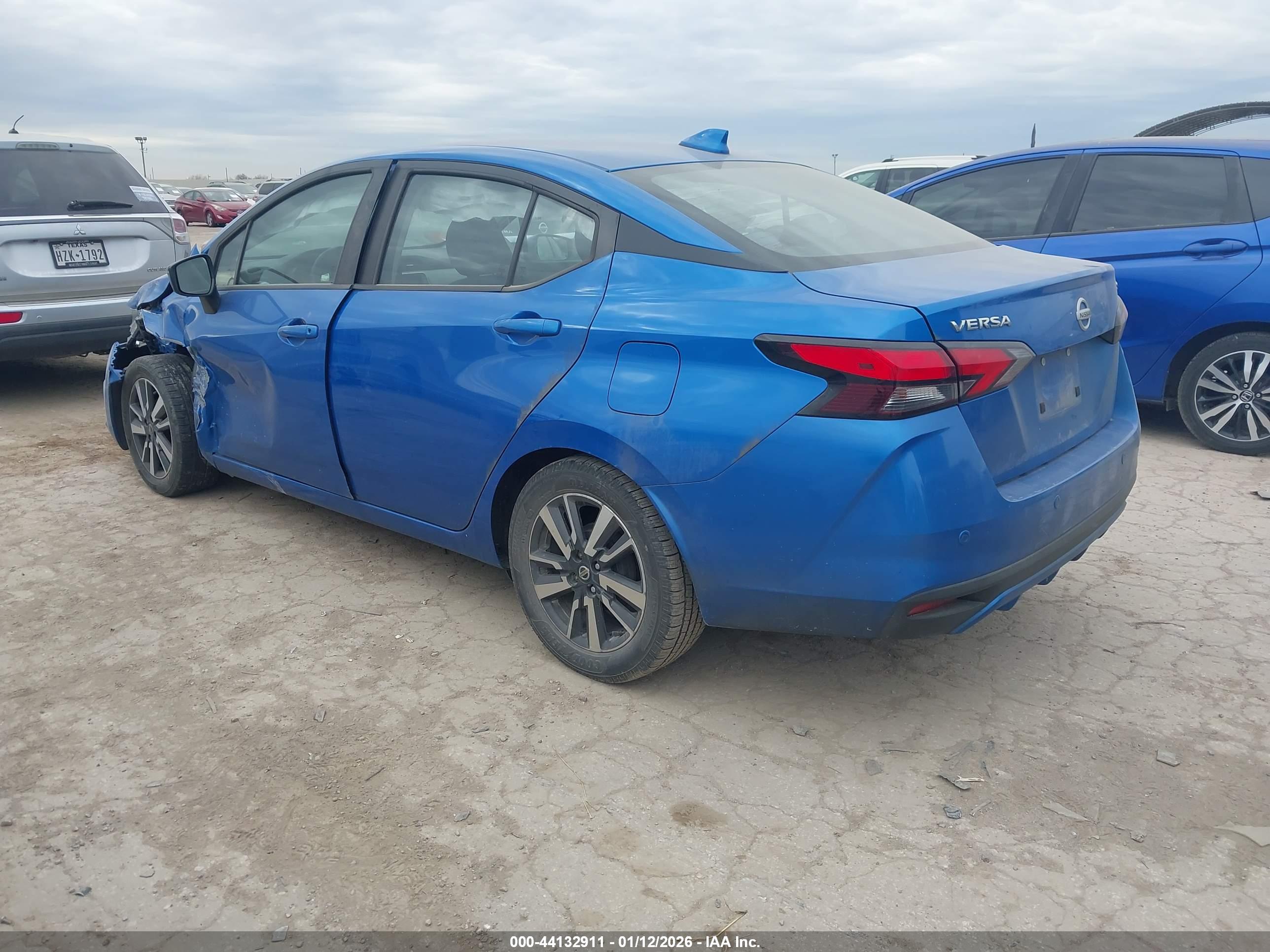 NISSAN VERSA image 3