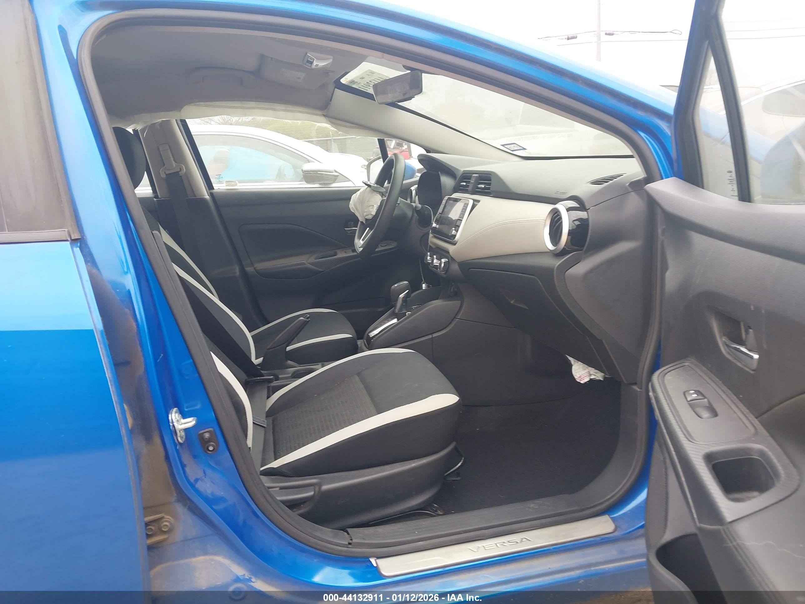 NISSAN VERSA image 5