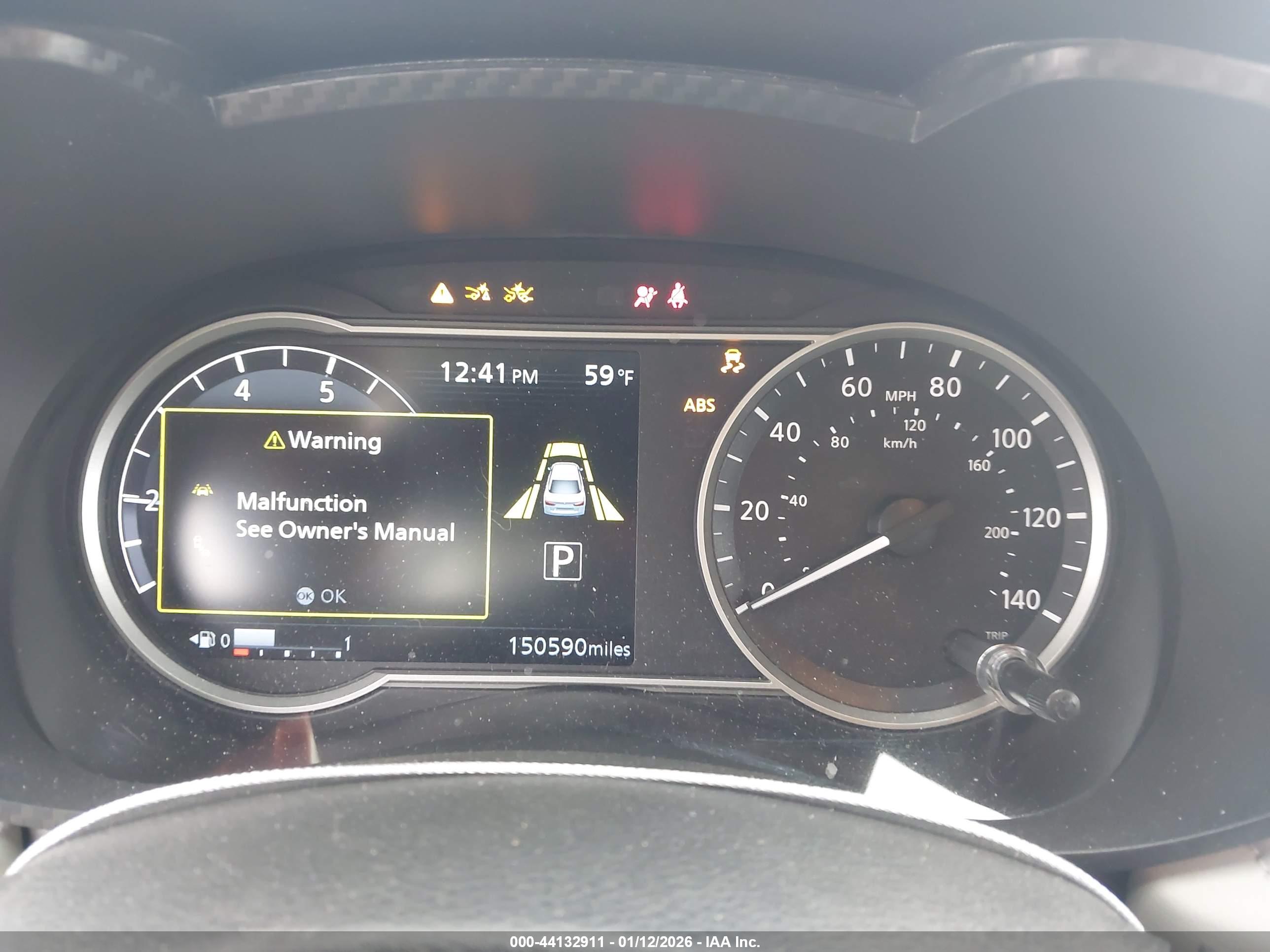 NISSAN VERSA image 7