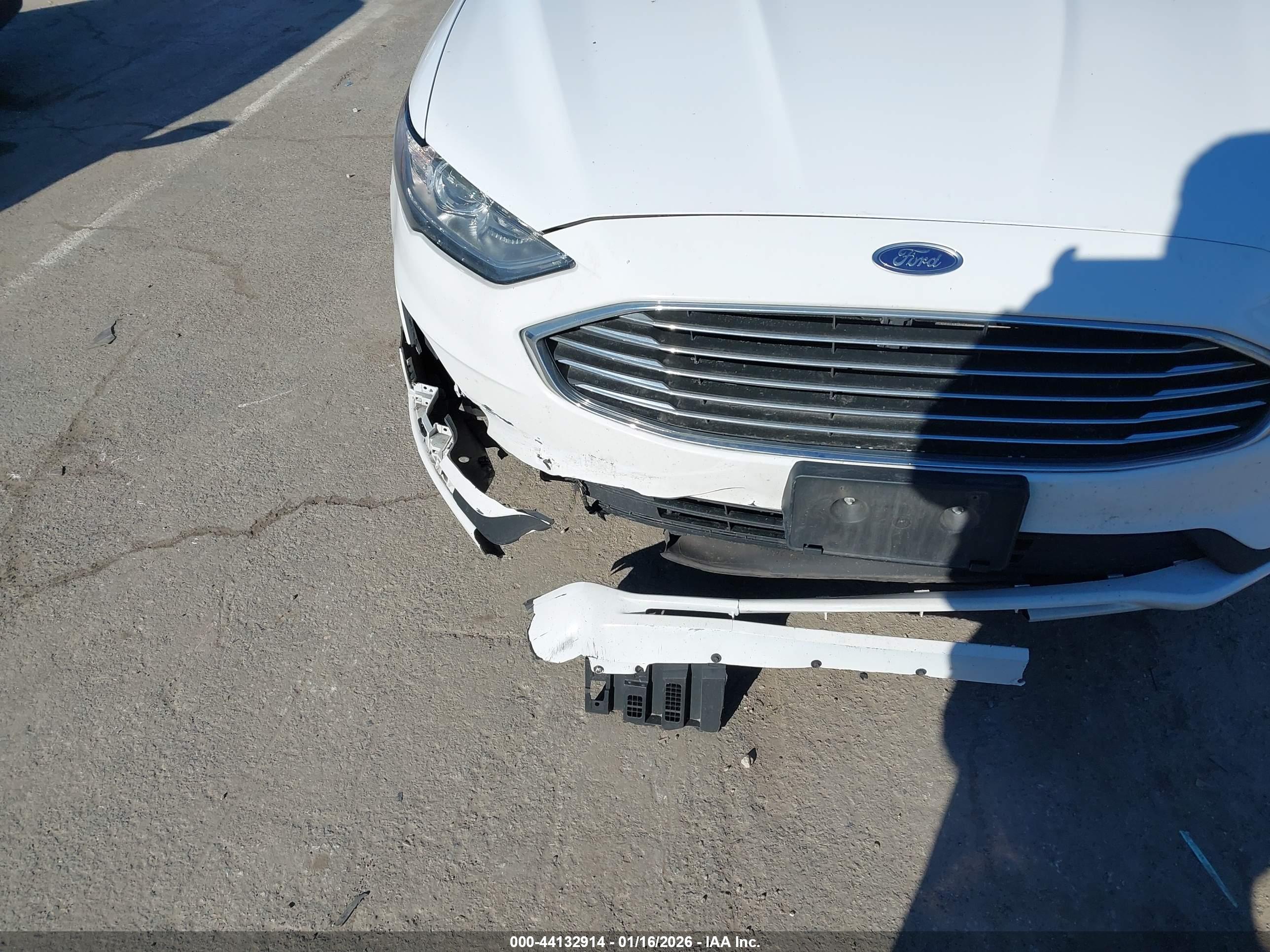 FORD FUSION image 6