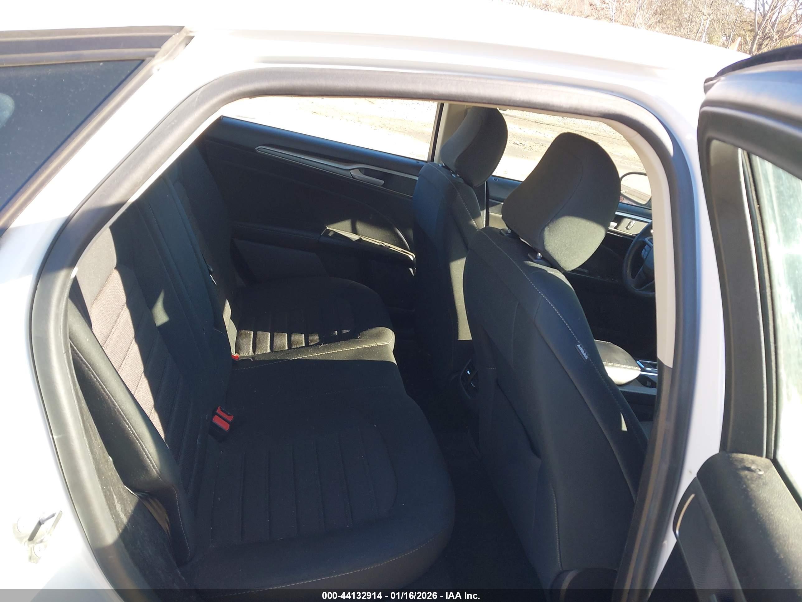 FORD FUSION image 8