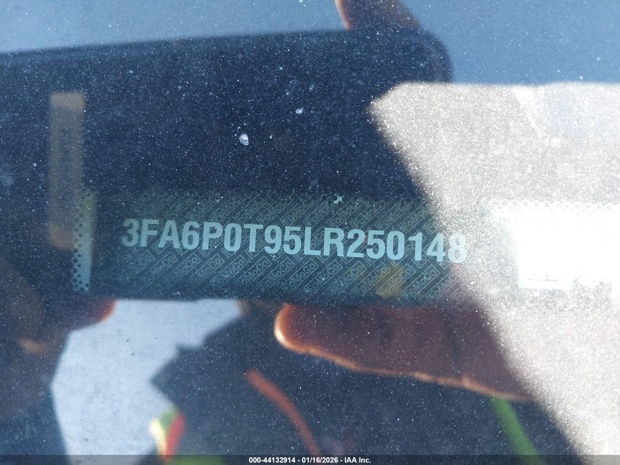 FORD FUSION image 9