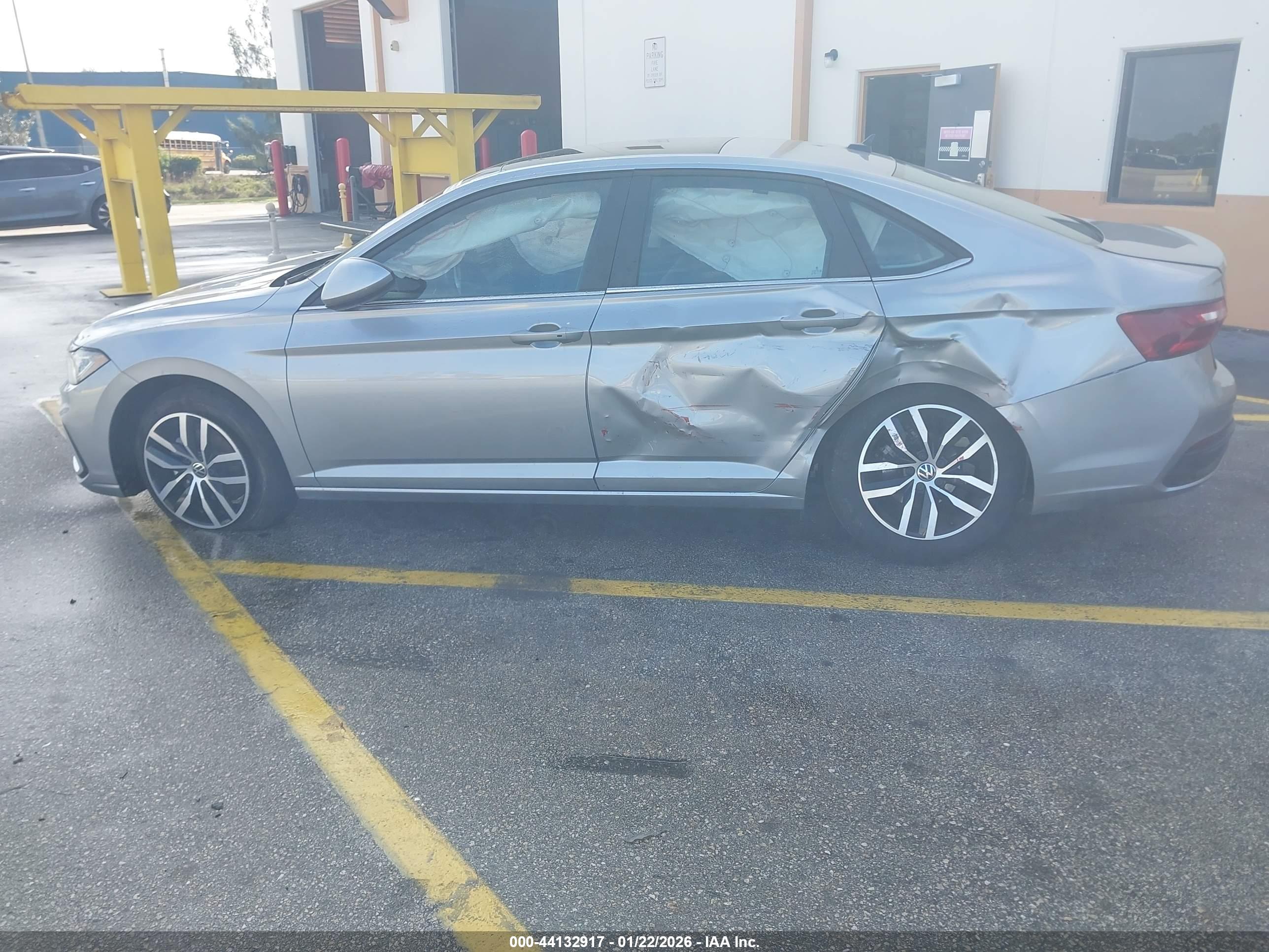 VOLKSWAGEN JETTA image 6