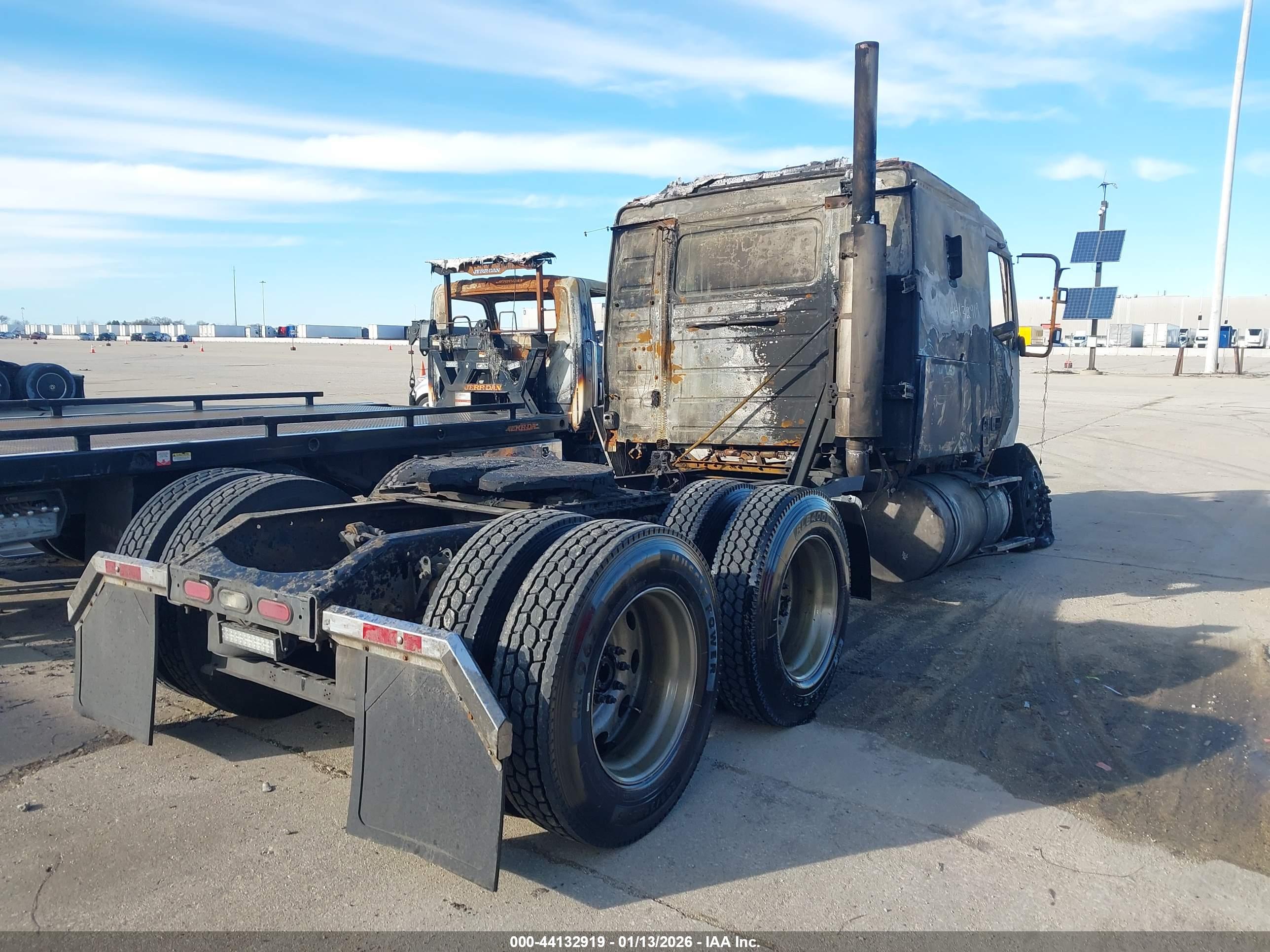 VOLVO VN image 4