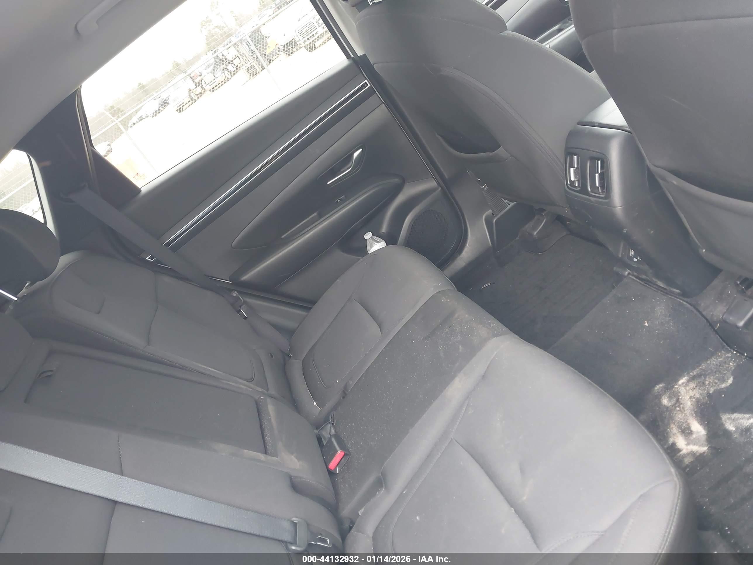 HYUNDAI TUCSON image 8